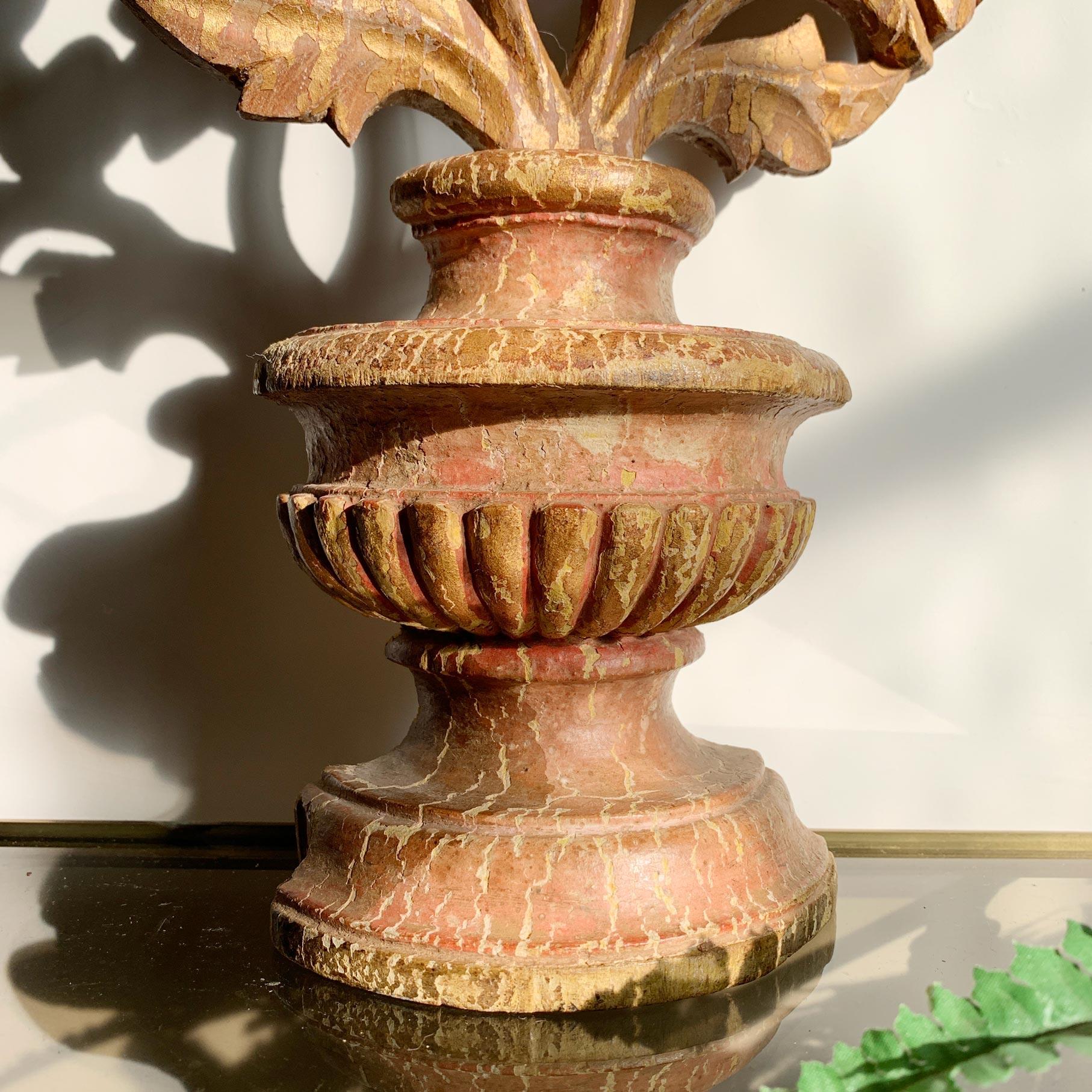 Sculpté à la main Vase d'autel baroque d'église en bois doré du 19ème siècle en vente