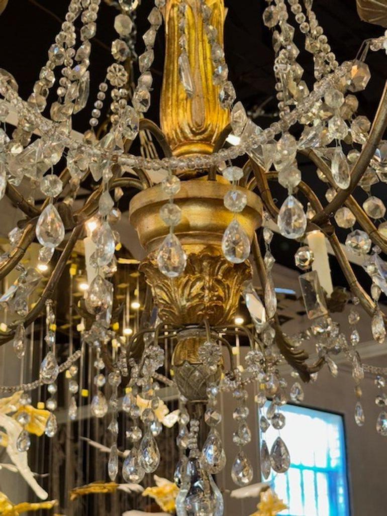 XIXe siècle Lustre du 19ème siècle en bois doré perlé et cristal de Gênes en vente