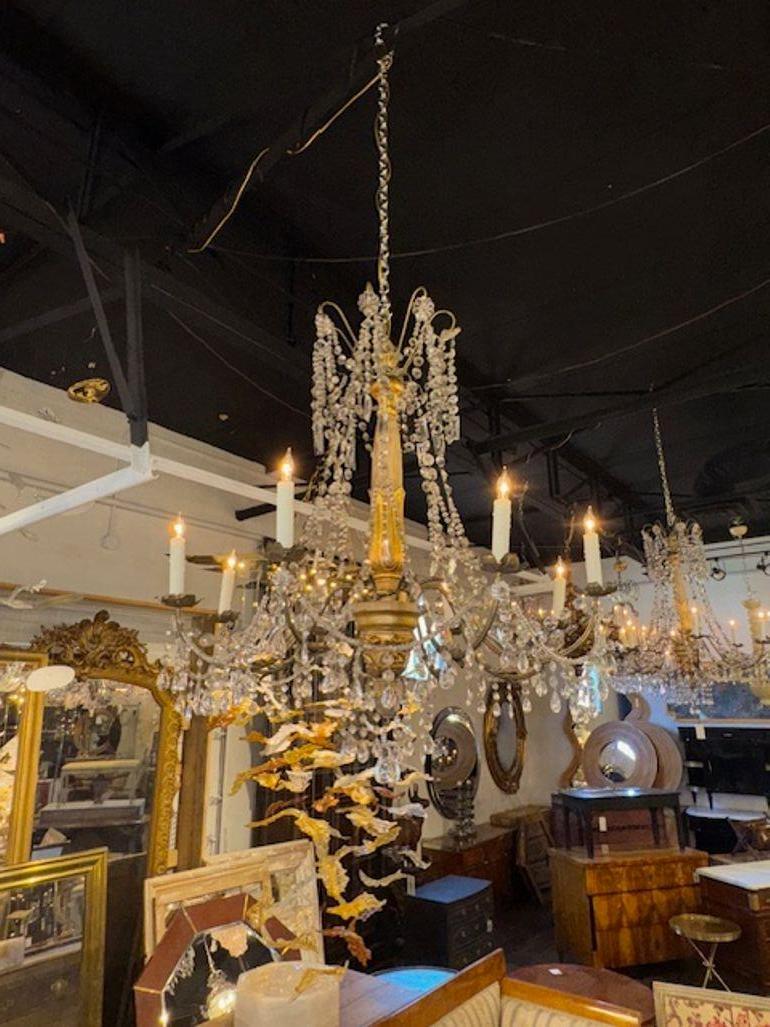 Cristal Lustre du 19ème siècle en bois doré perlé et cristal de Gênes en vente