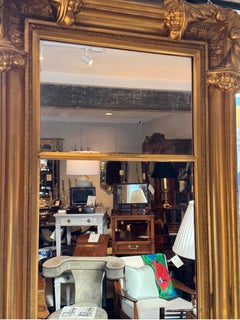 Miroir sculpté en bois doré du XIXe siècle