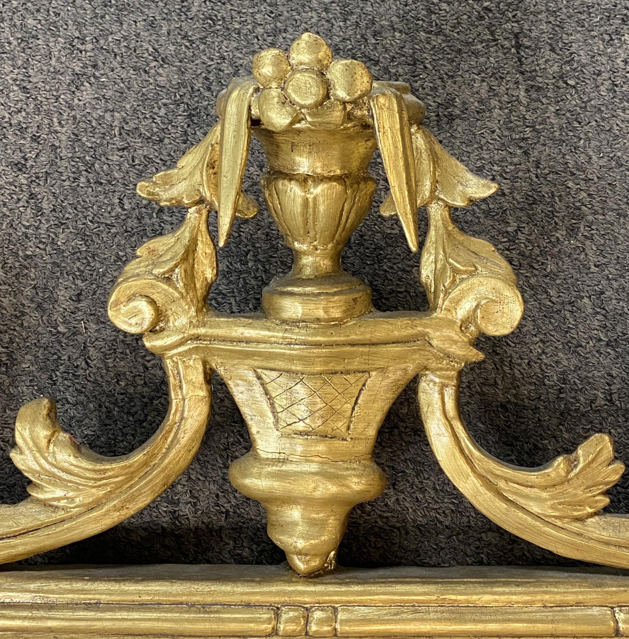 Verre Miroir rococo sculpté en bois doré du XIXe siècle, probablement italien en vente