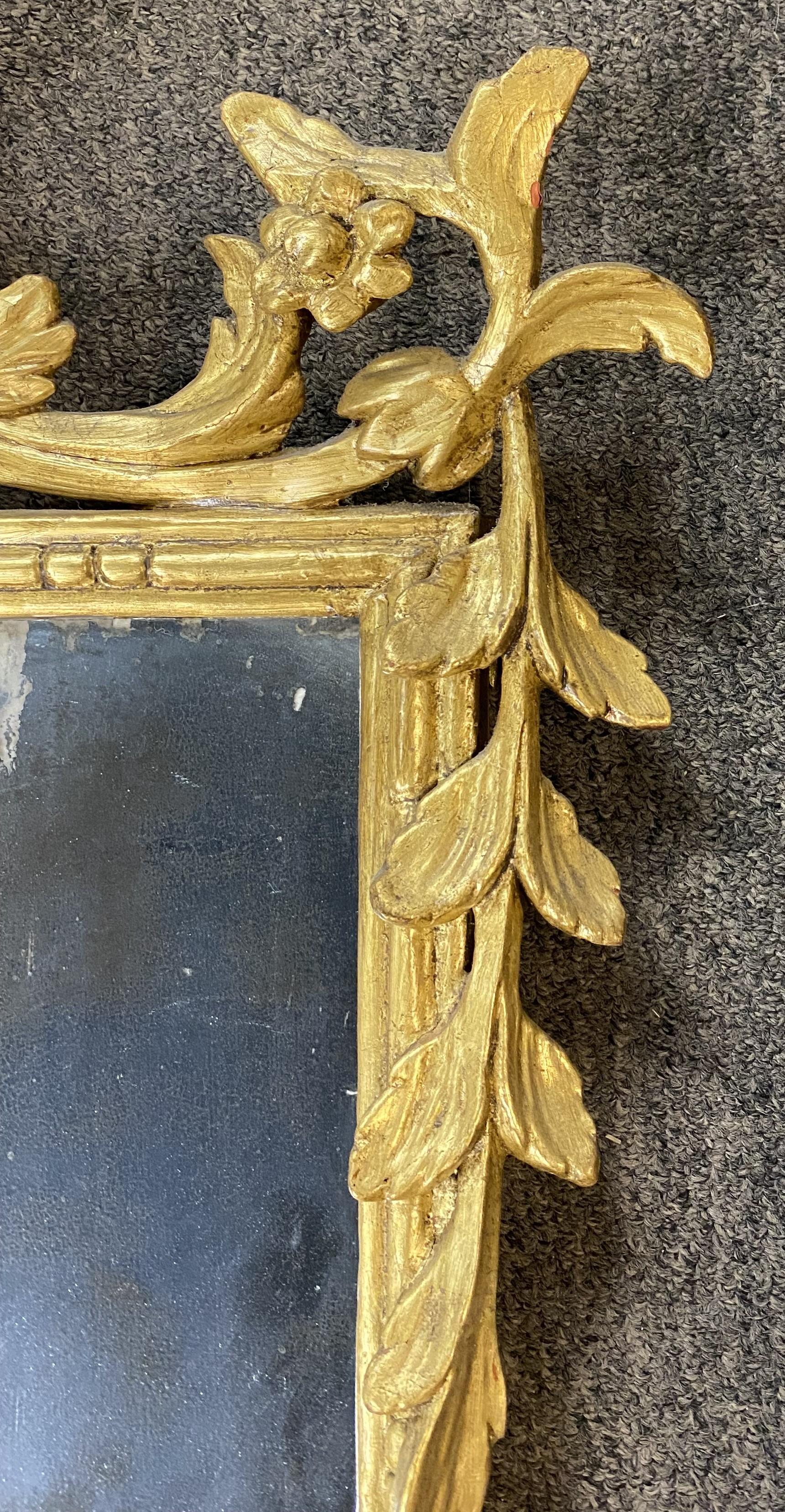 Miroir rococo sculpté en bois doré du XIXe siècle, probablement italien en vente 1