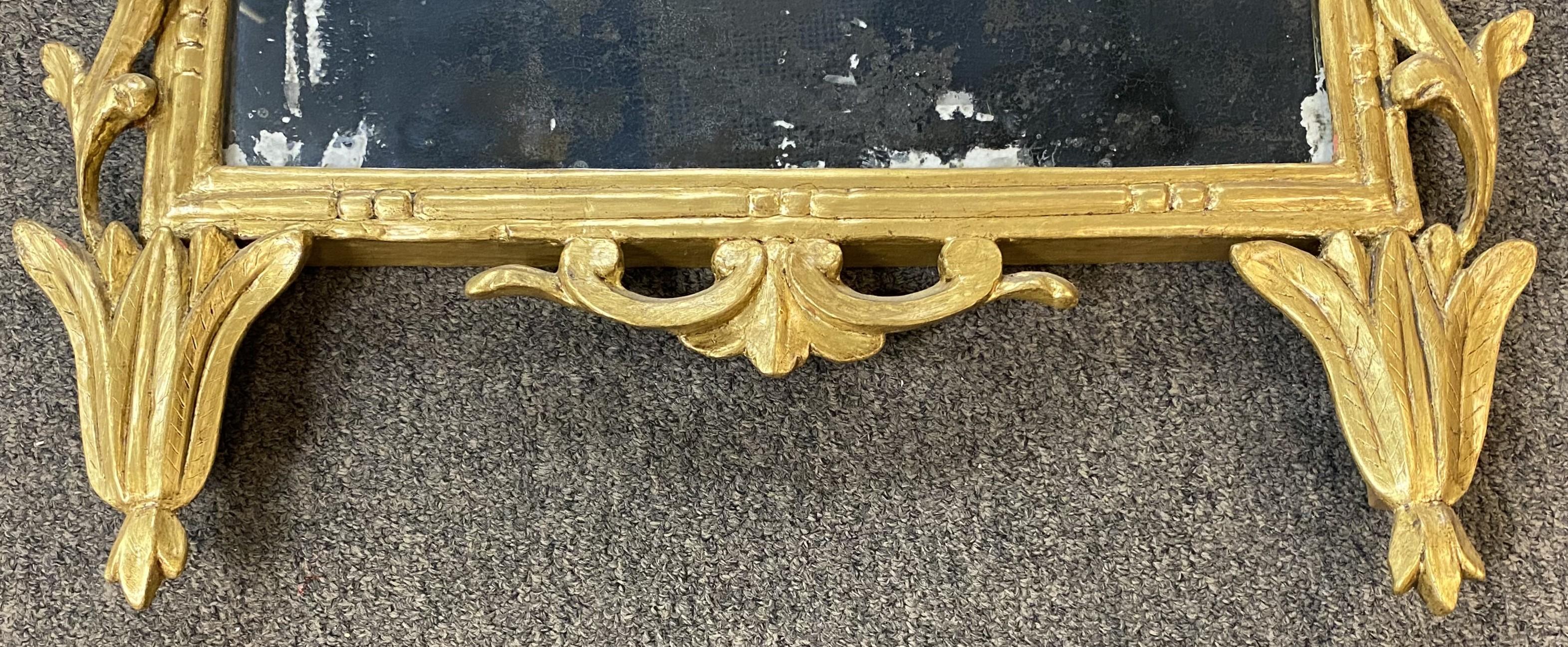 Miroir rococo sculpté en bois doré du XIXe siècle, probablement italien en vente 2