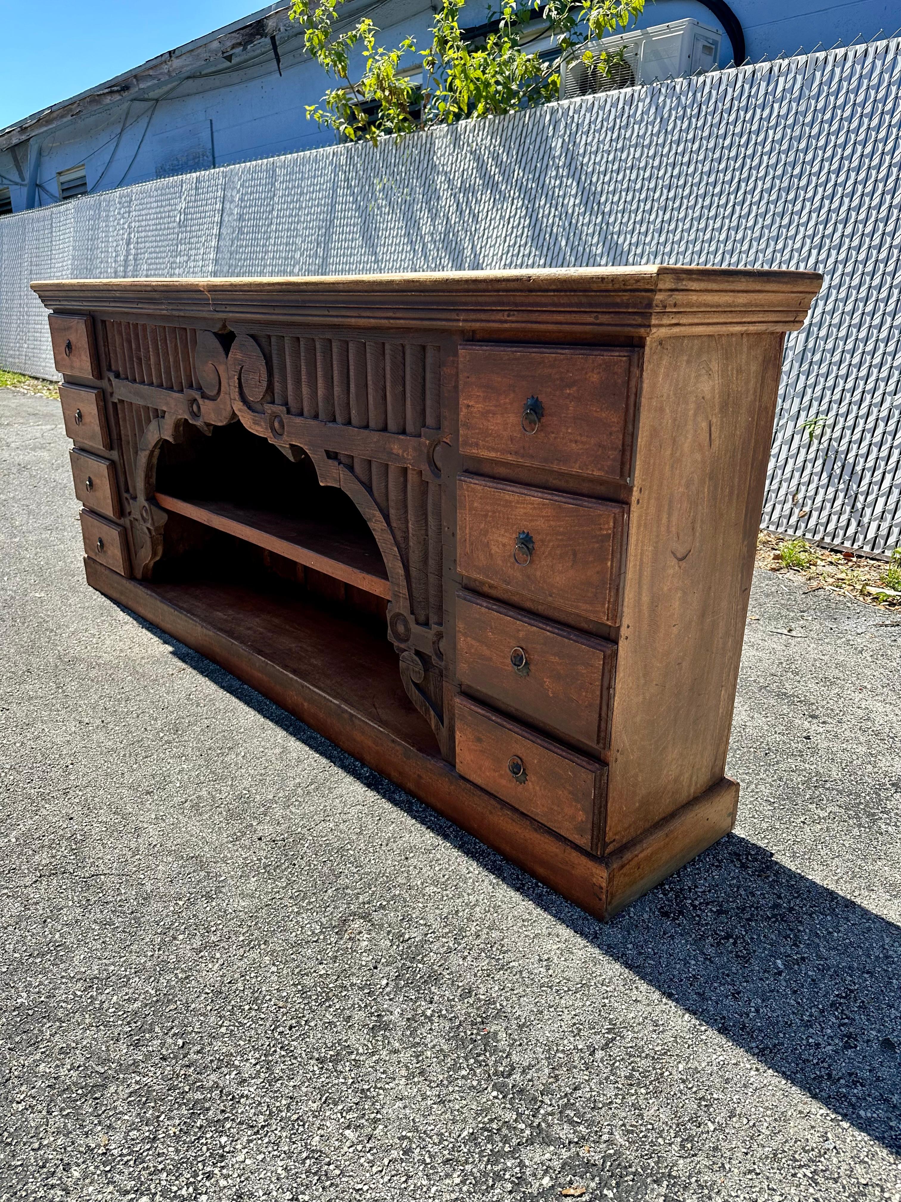 Aparador Credenza Española Siglo XIX Madera Tallada Giltwood en venta 3