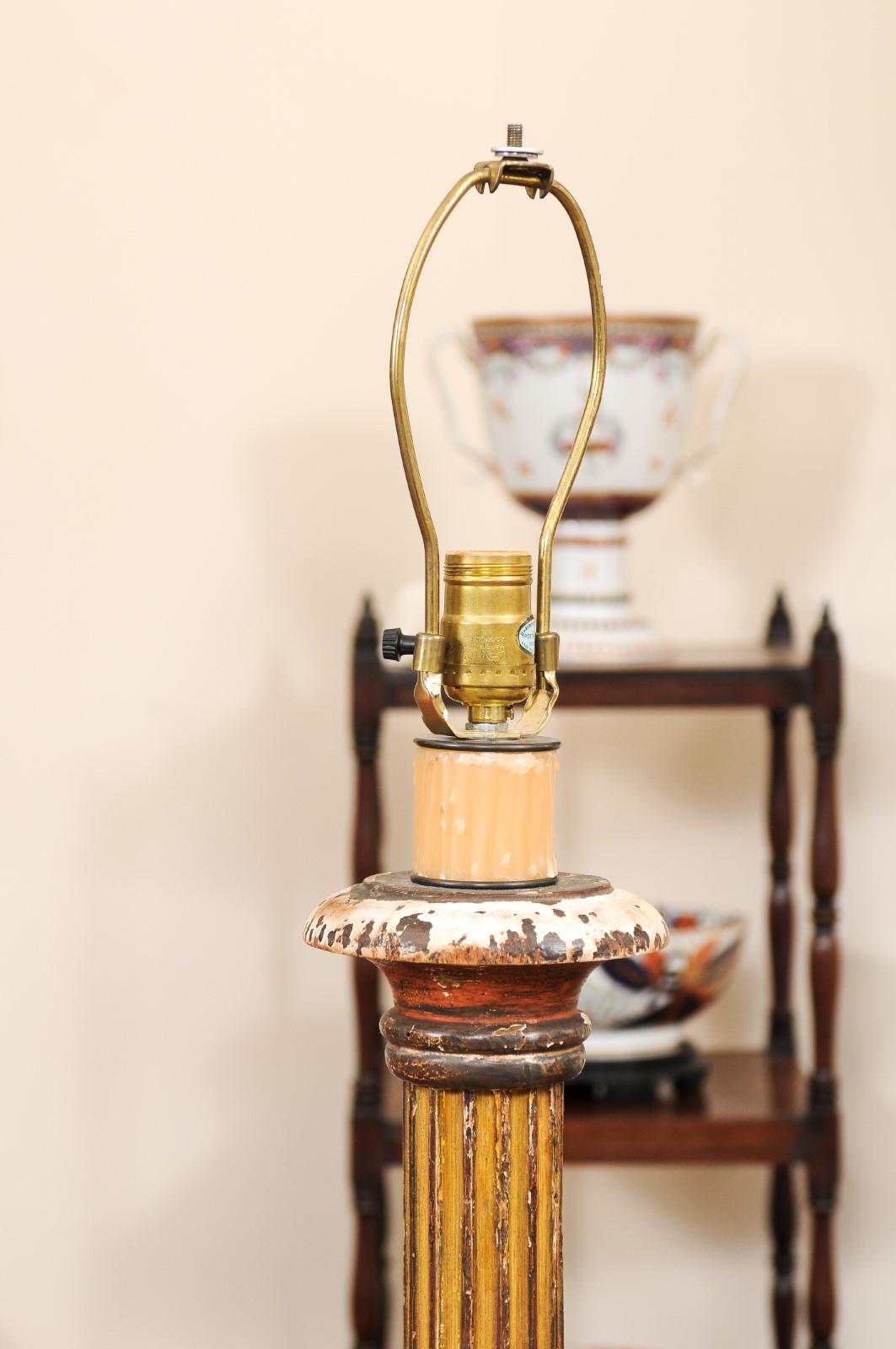 Lampadaire continental en bois doré du XIXe siècle avec abat-jour en vente 9