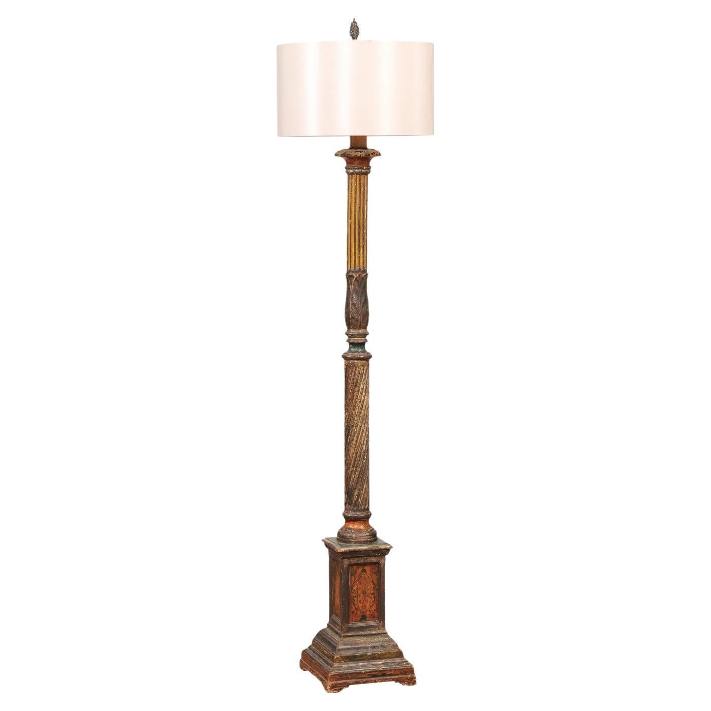 Lampadaire continental en bois doré du XIXe siècle avec abat-jour en vente