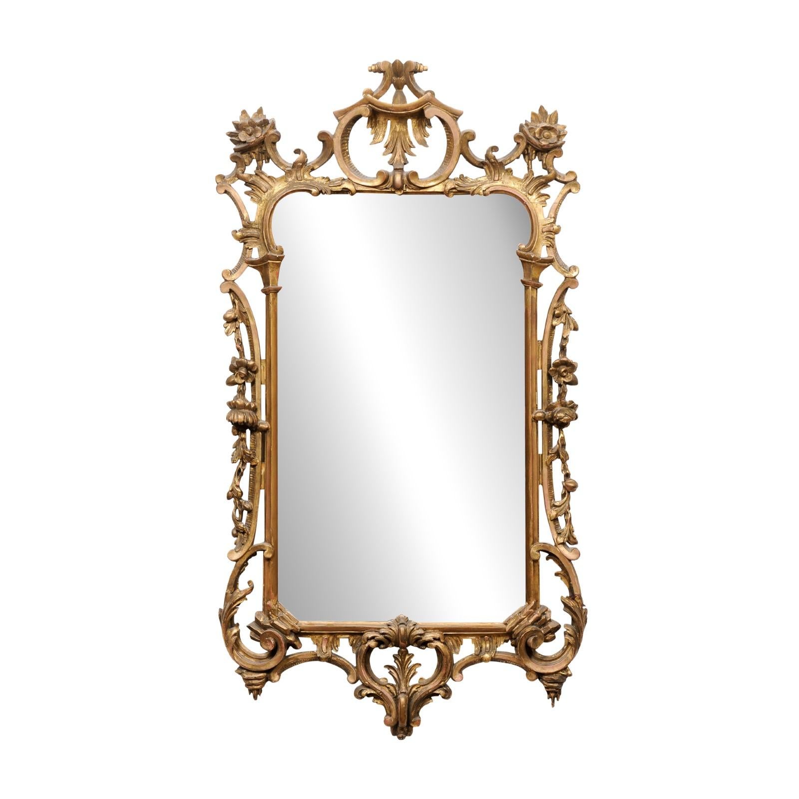 Anglais Miroir en bois doré de style Chippendale anglais du 19e siècle en vente