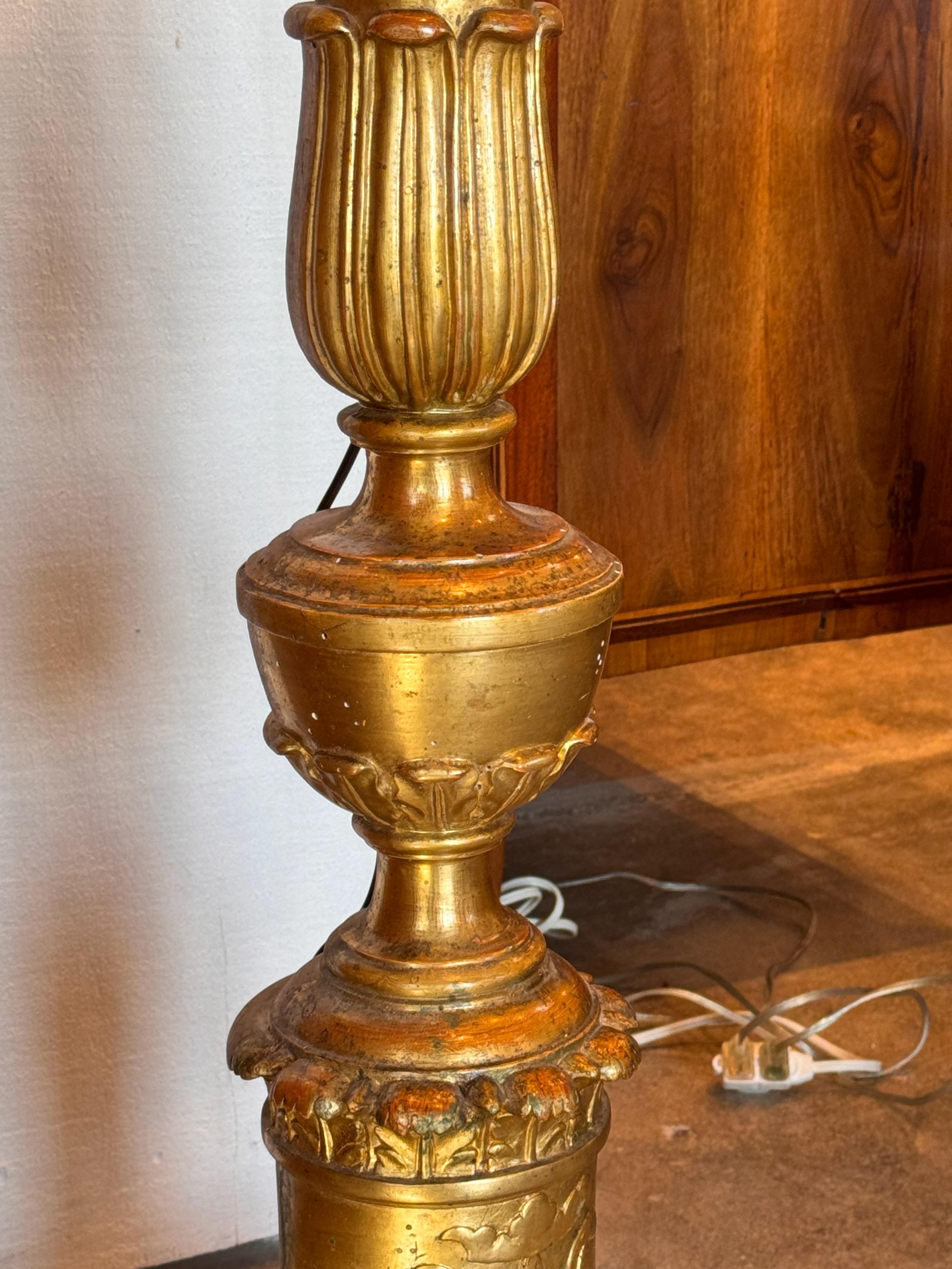 Lampadaire en bois doré du XIXe siècle en vente 7
