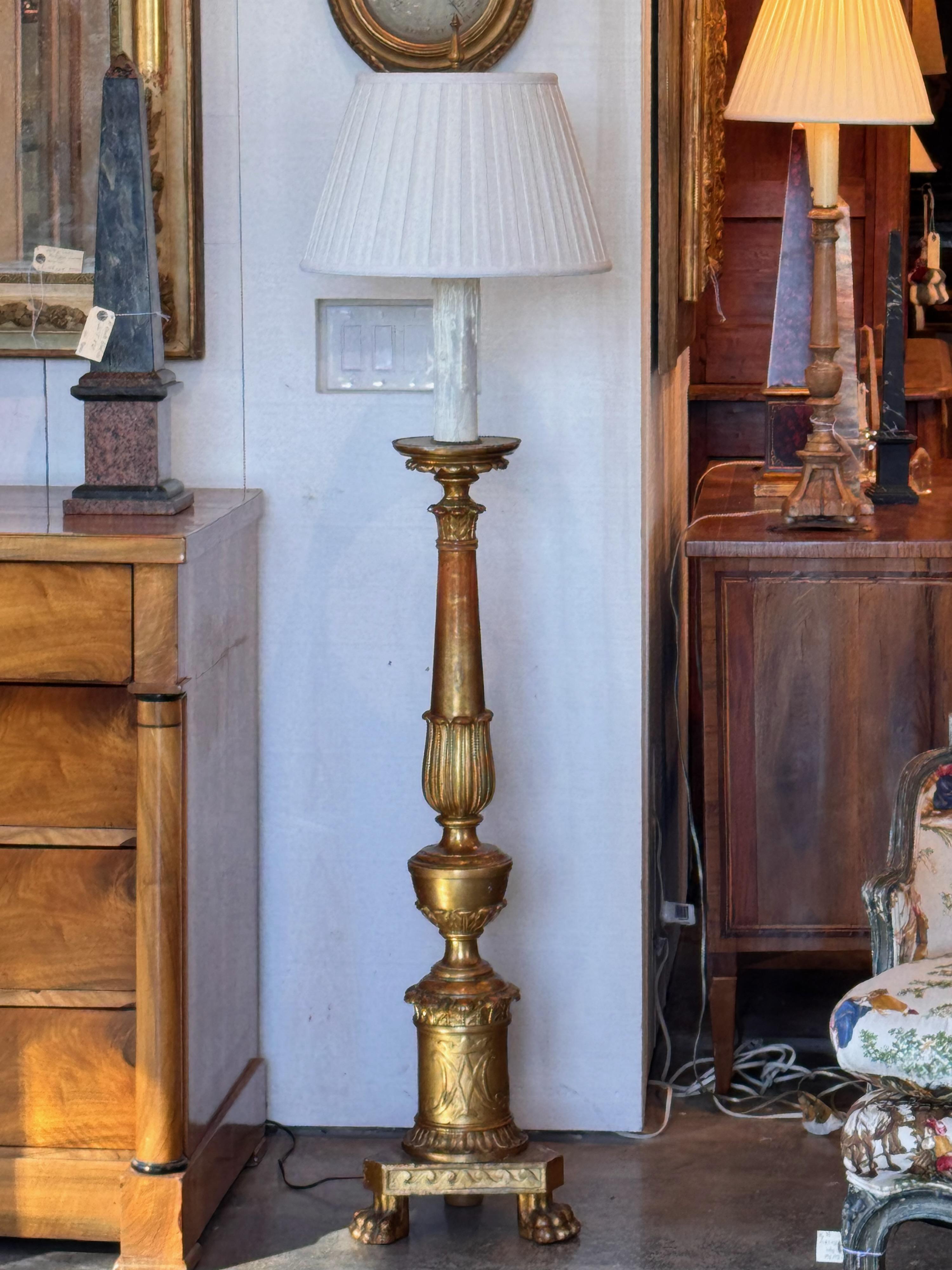 Lampadaire en bois doré du XIXe siècle Bon état - En vente à Charlottesville, VA