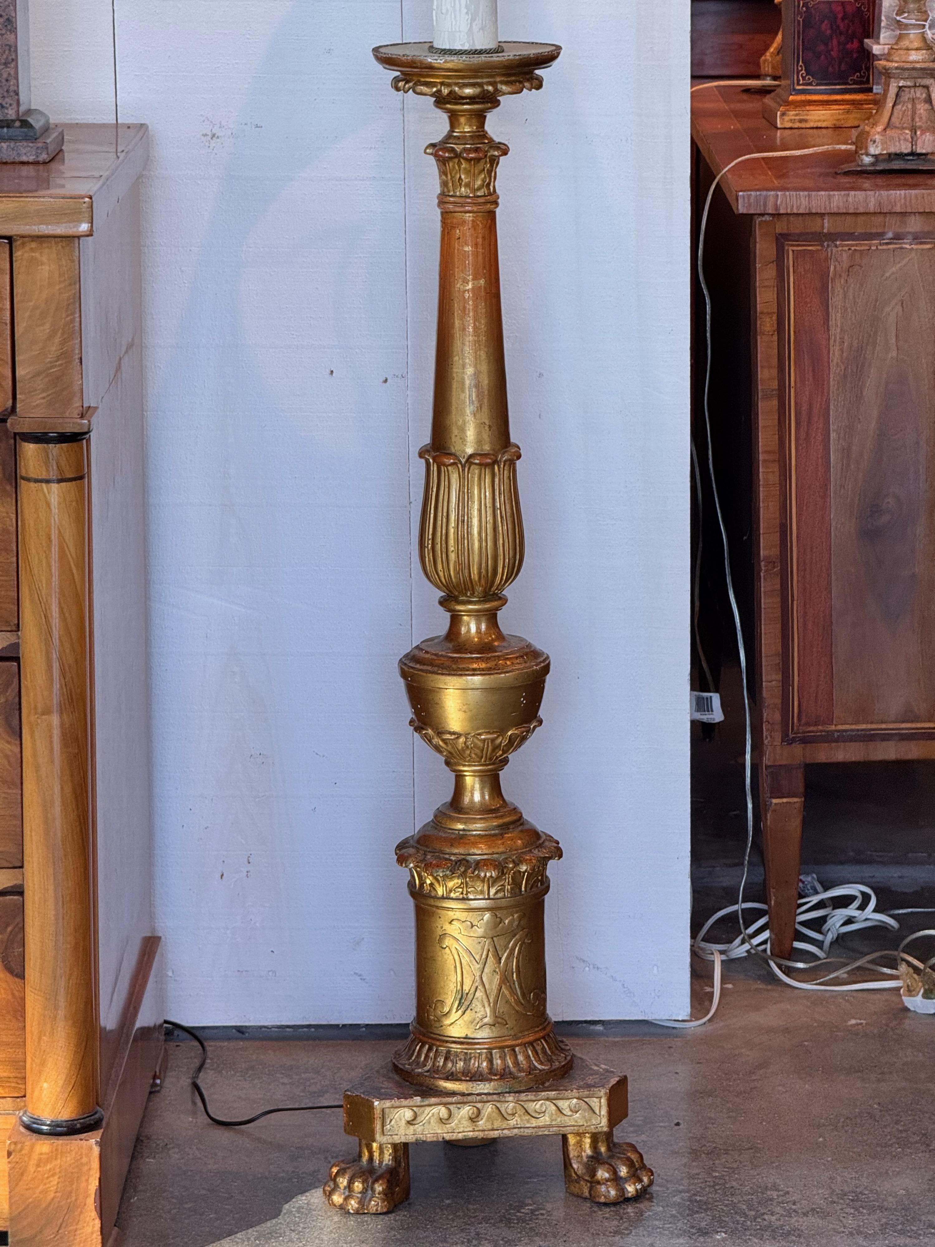 Bois doré Lampadaire en bois doré du XIXe siècle en vente
