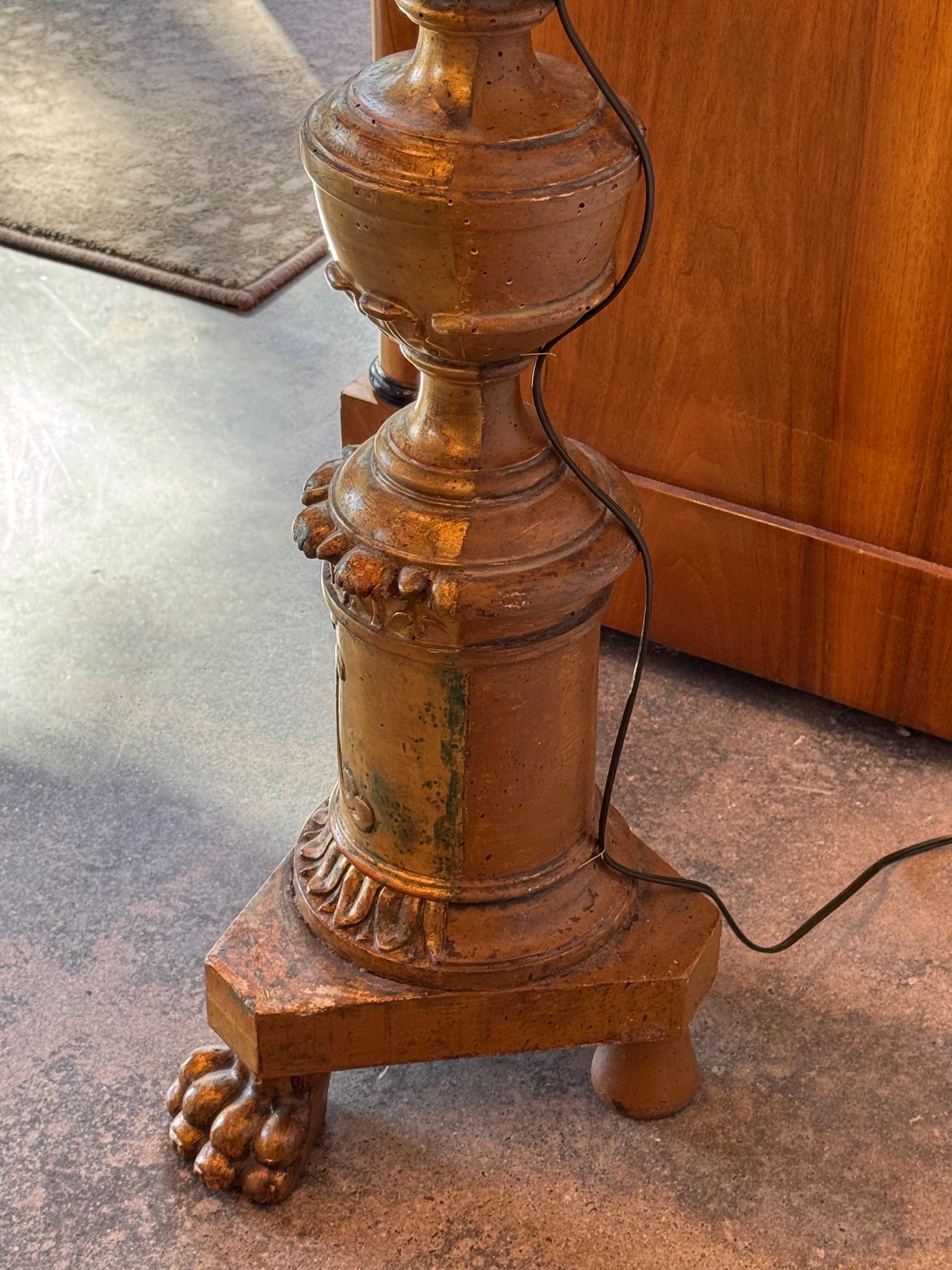 Lampadaire en bois doré du XIXe siècle en vente 4