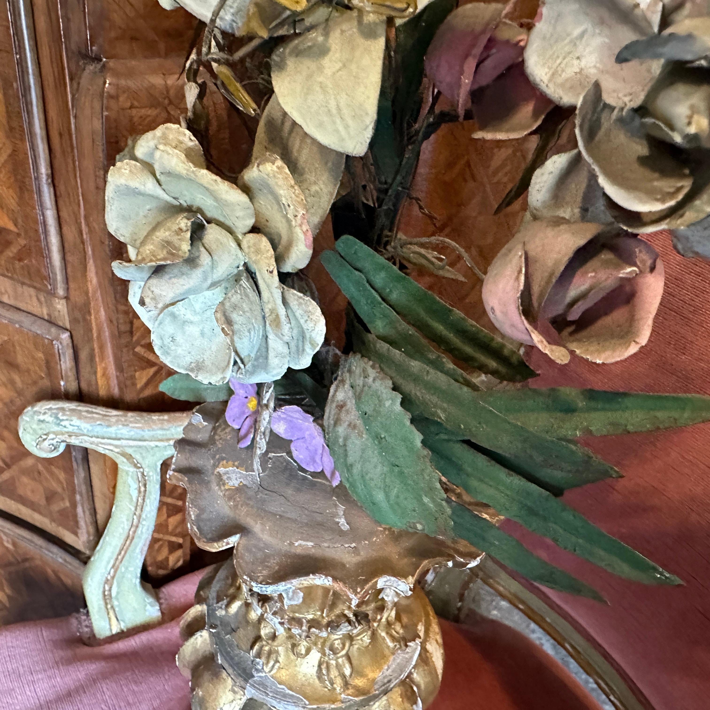 19th Century GiltWood Italian Decorative Palm Holder with Flower Composition For Sale 3