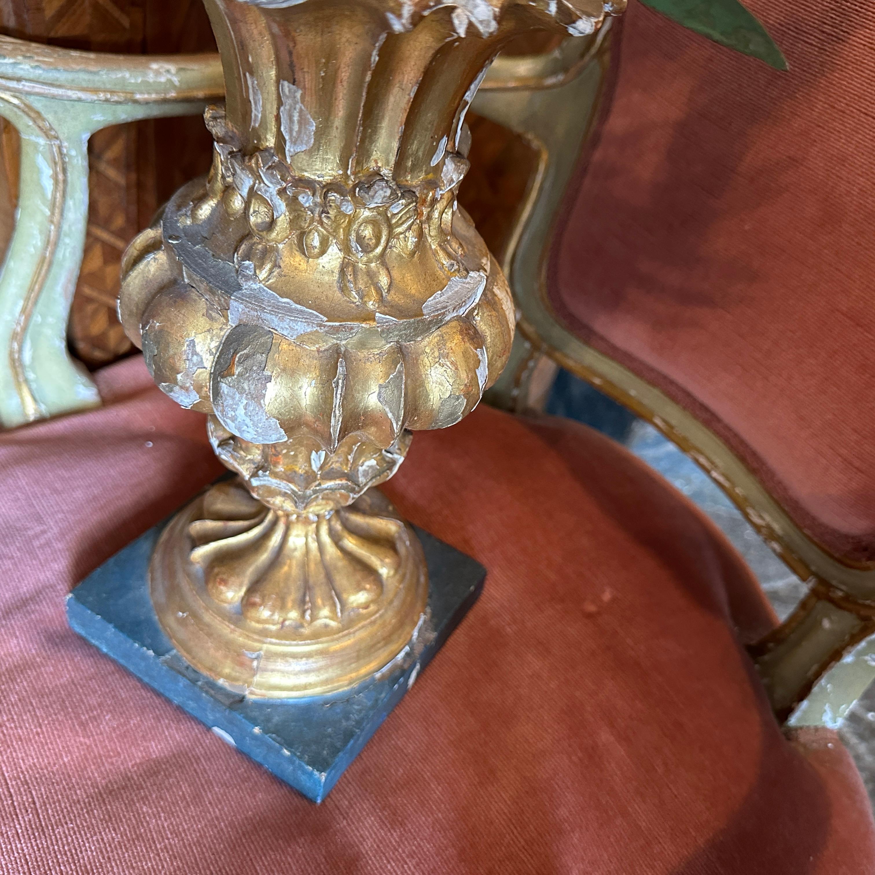 19th Century GiltWood Italian Decorative Palm Holder with Flower Composition For Sale 4
