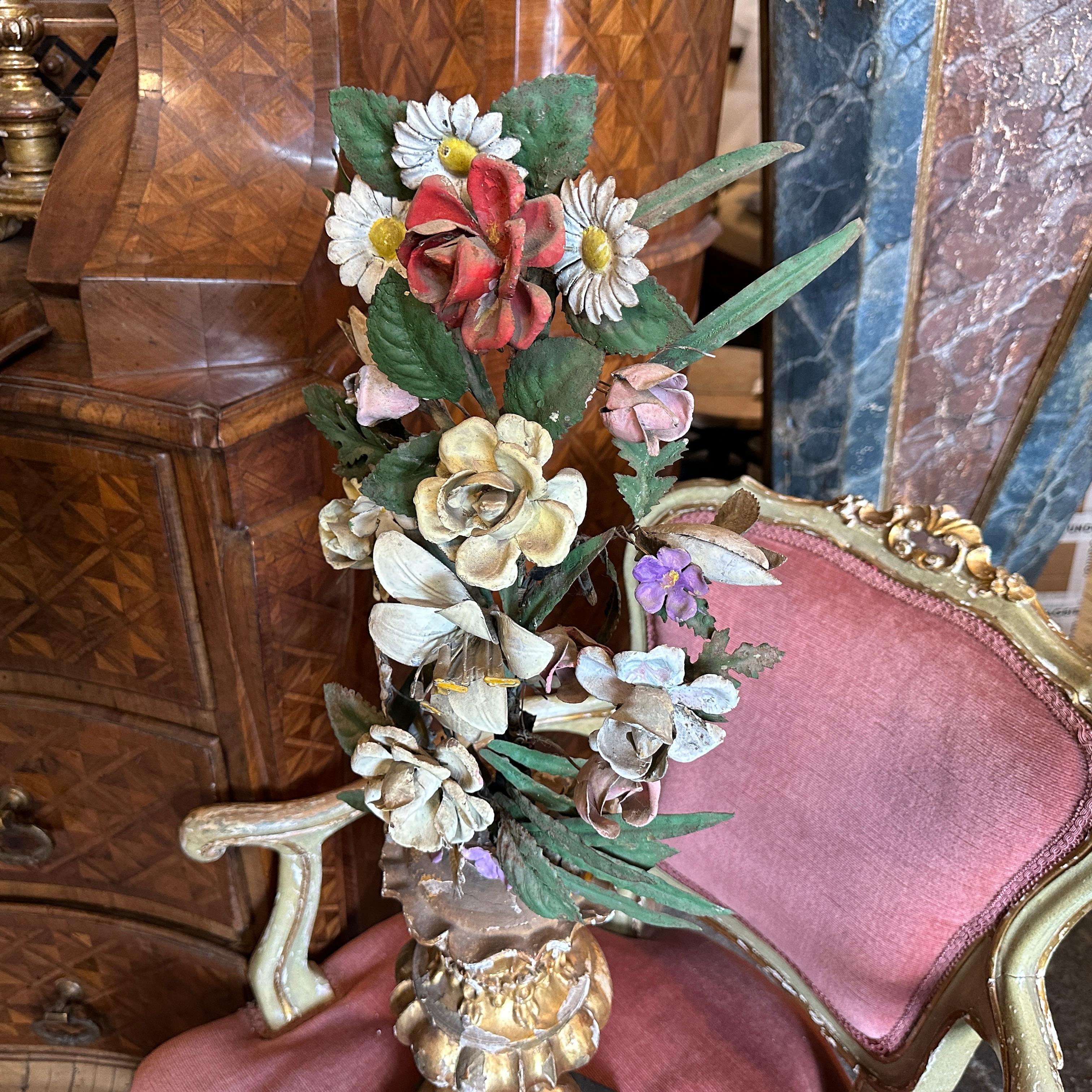 Baroque Revival 19th Century GiltWood Italian Decorative Palm Holder with Flower Composition For Sale