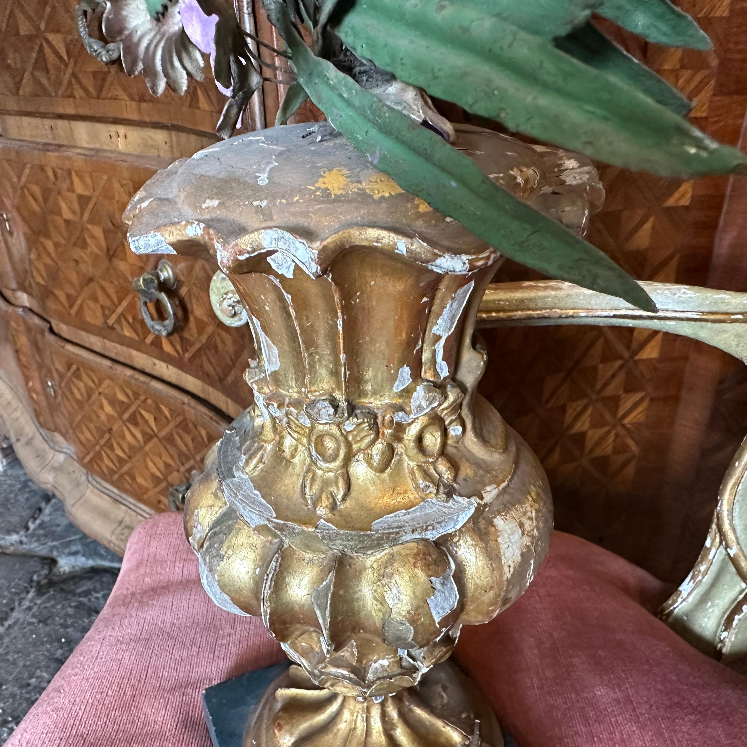 19th Century GiltWood Italian Decorative Palm Holder with Flower Composition For Sale 1