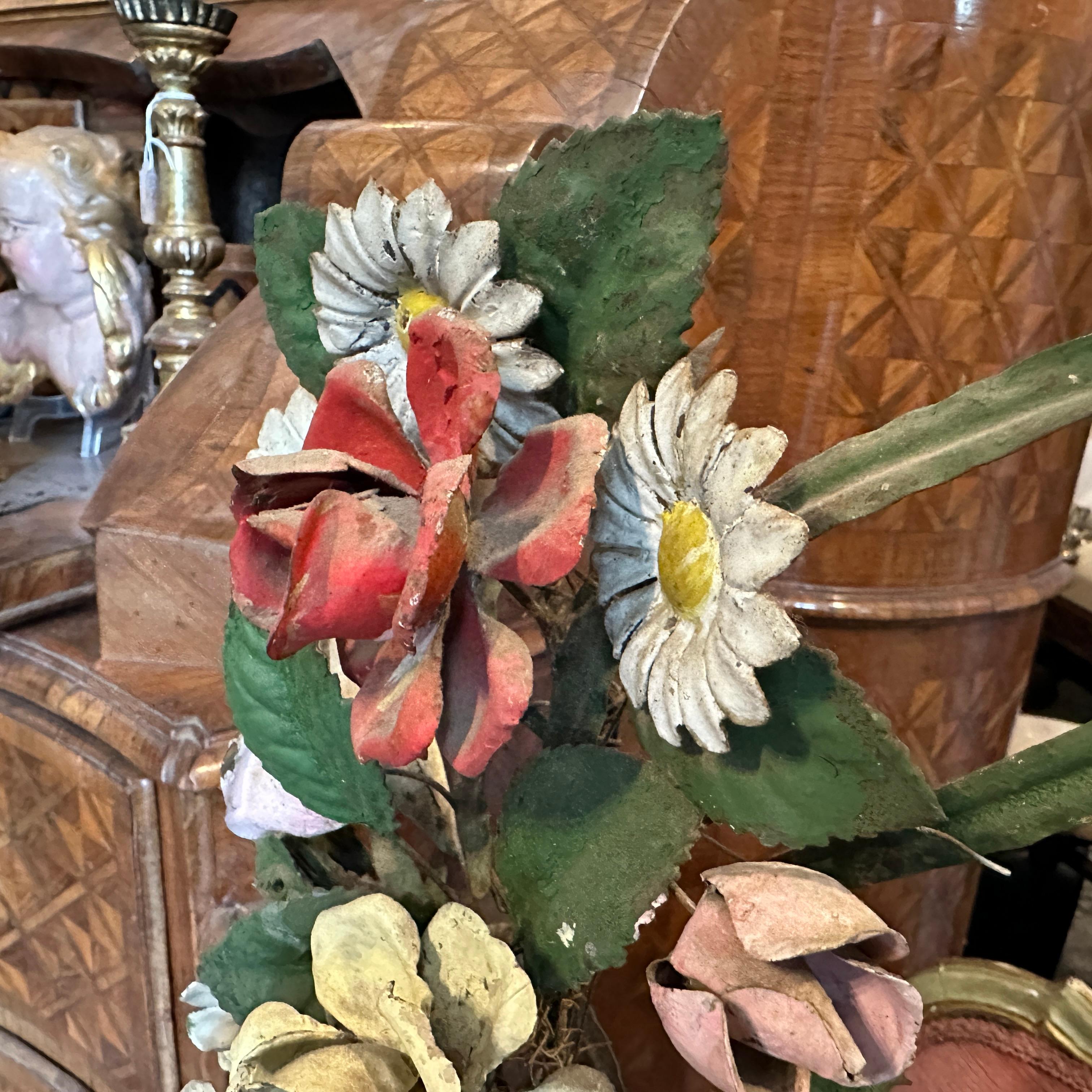 19th Century GiltWood Italian Decorative Palm Holder with Flower Composition For Sale 2