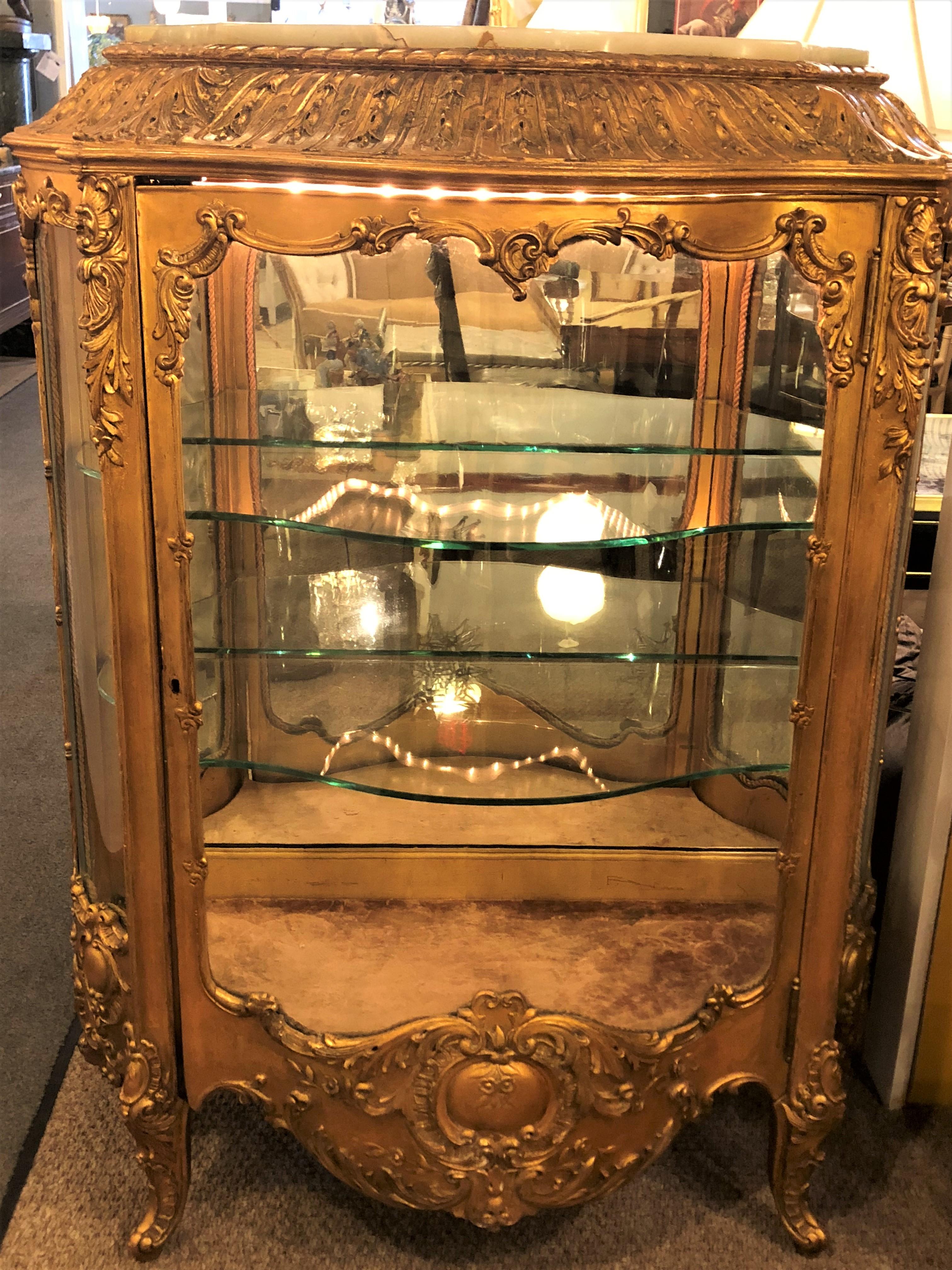 19th Century Giltwood Louis XV Carved Lighted Curio Vitrine Showcase Cabinet 5