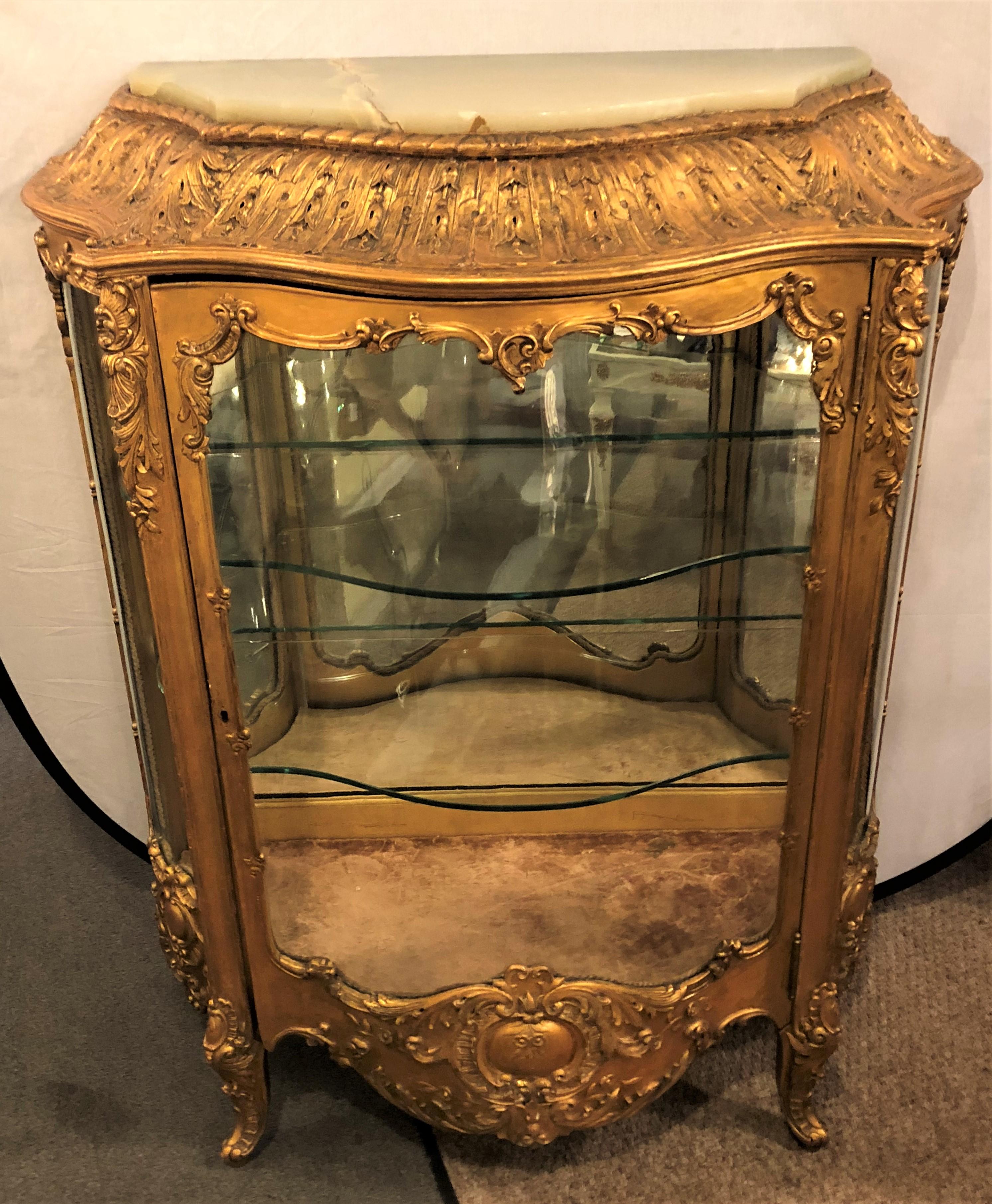 19th Century Giltwood Louis XV Carved Lighted Curio Vitrine Showcase Cabinet 9