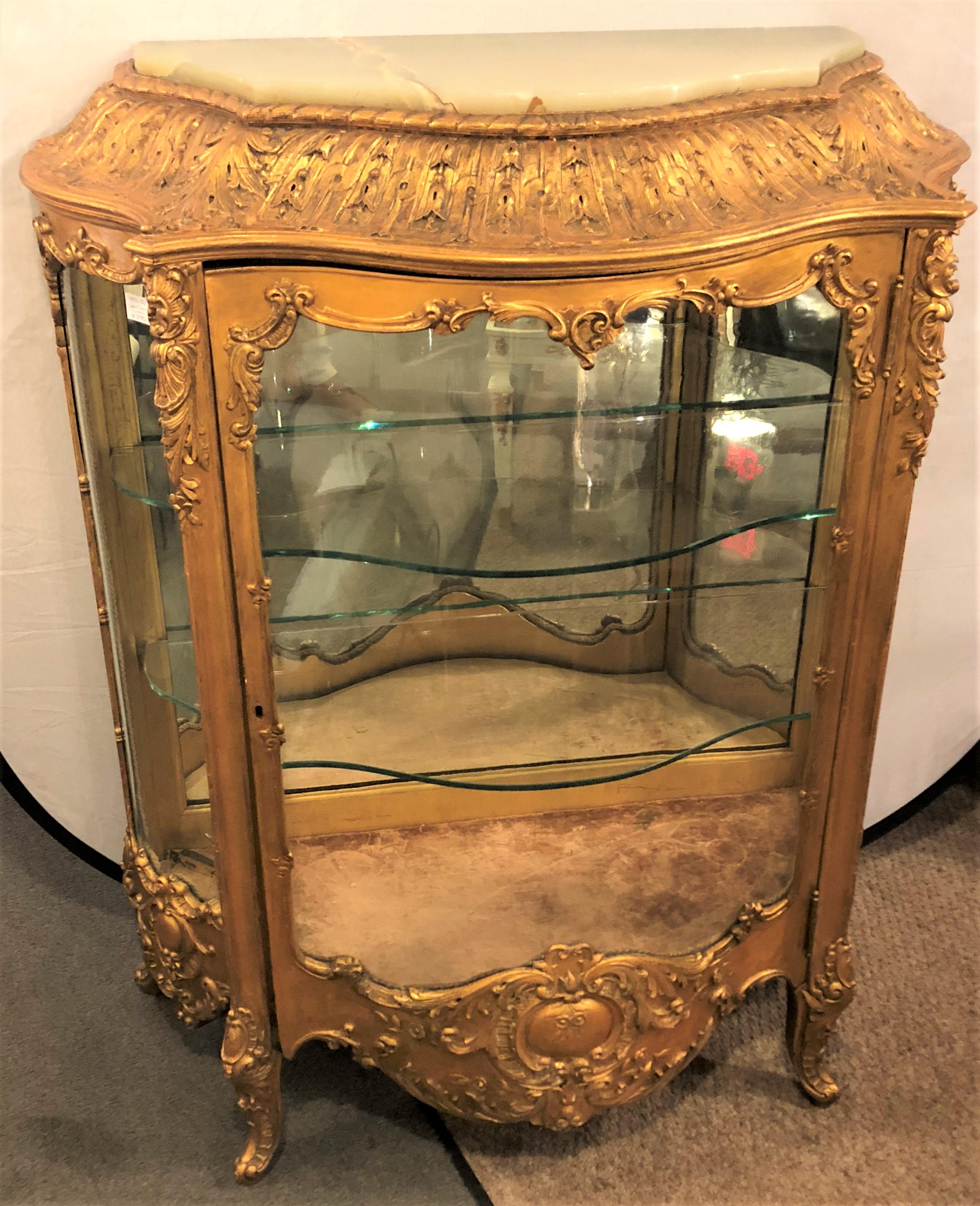19th Century Giltwood Louis XV Carved Lighted Curio Vitrine Showcase Cabinet In Good Condition In Stamford, CT