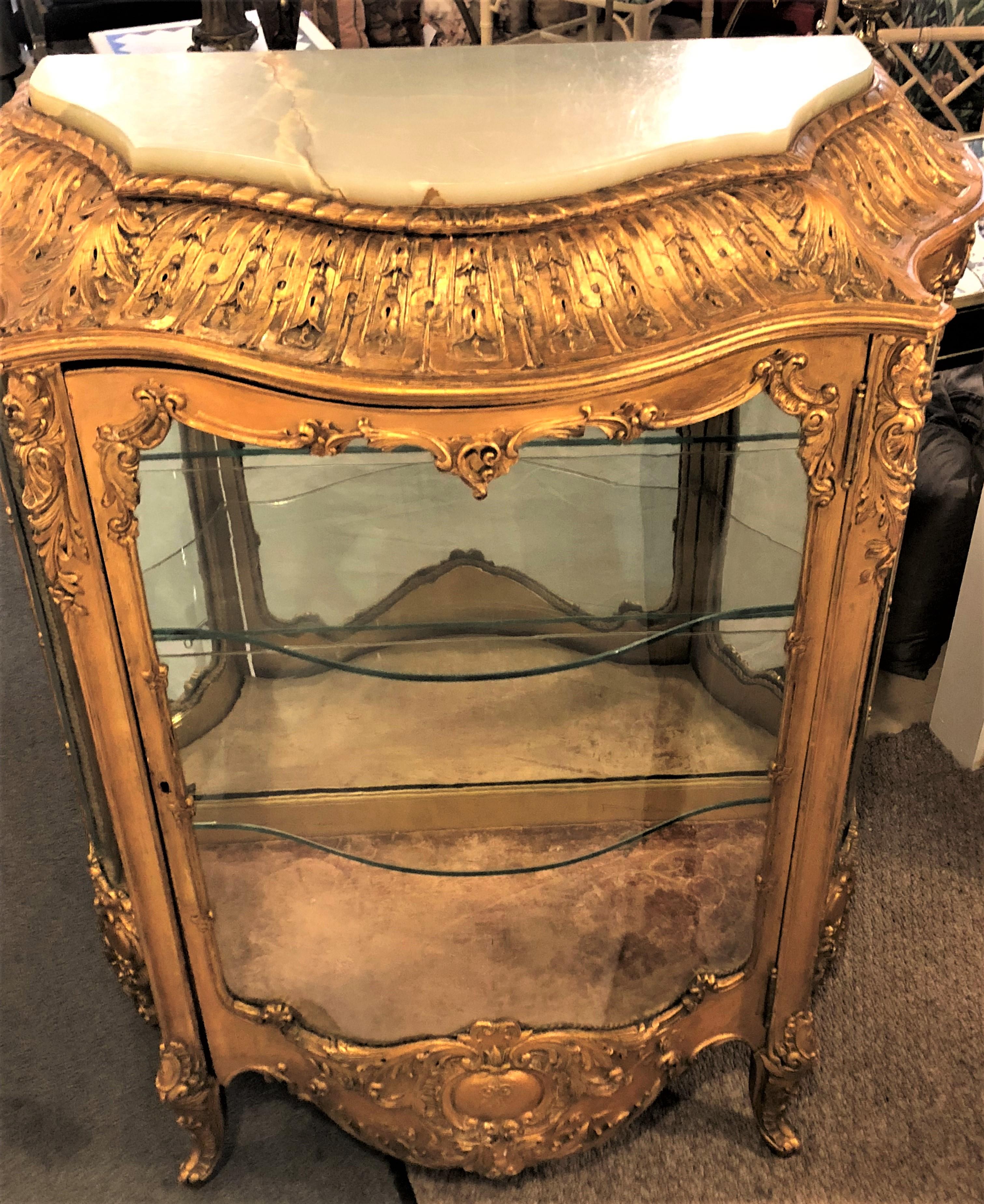 19th Century Giltwood Louis XV Carved Lighted Curio Vitrine Showcase Cabinet 4