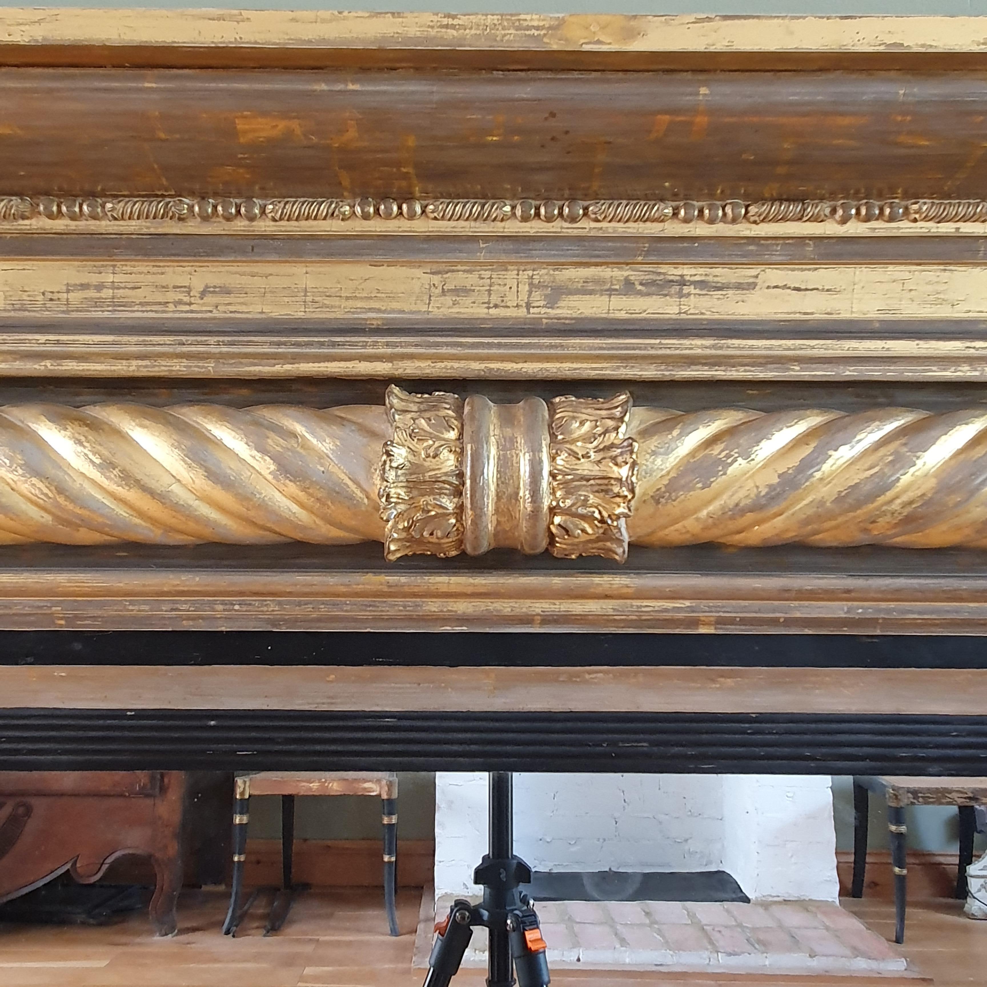 Dorato Specchio da soffitto in legno dorato del XIX secolo in vendita