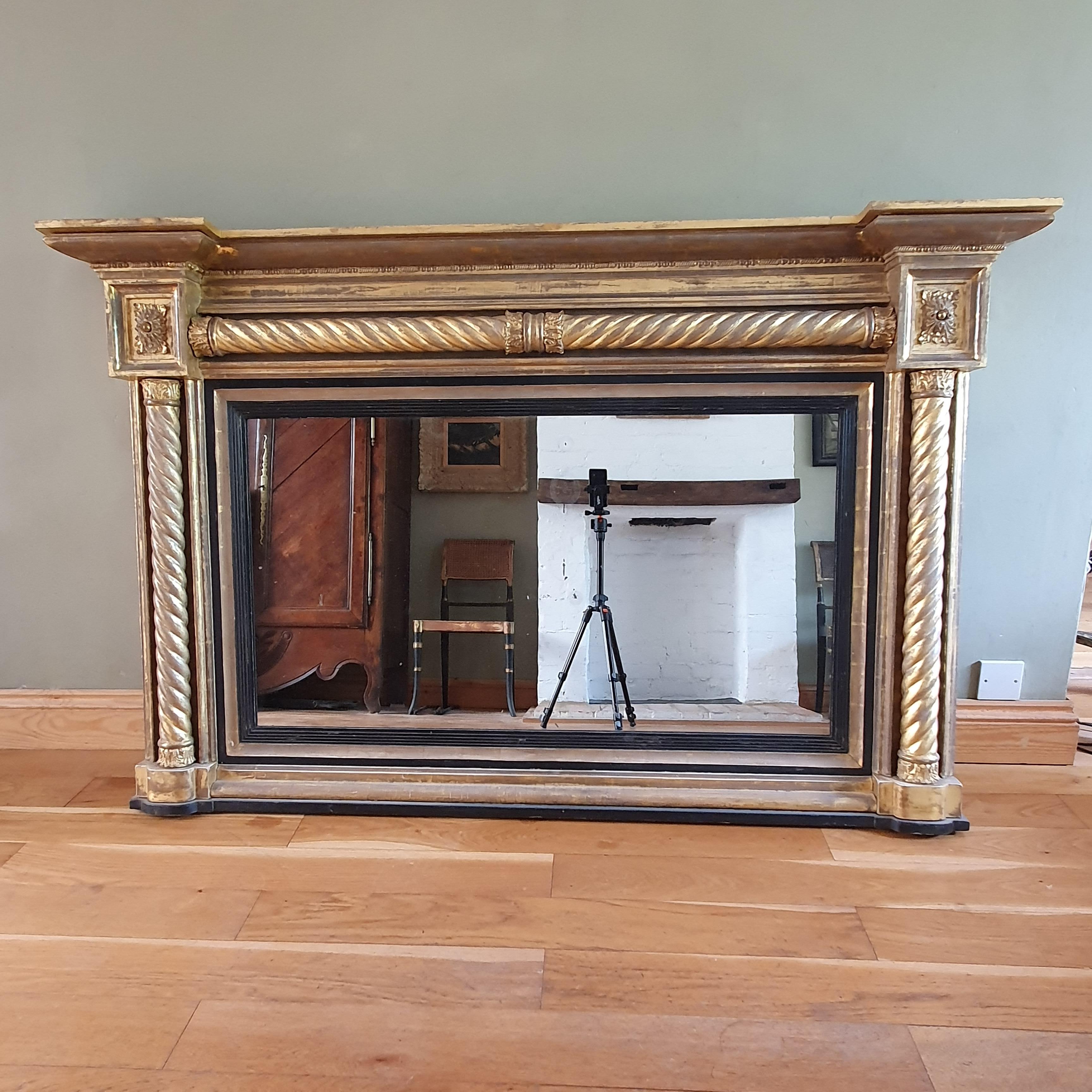 Specchio da soffitto in legno dorato del XIX secolo in vendita 1