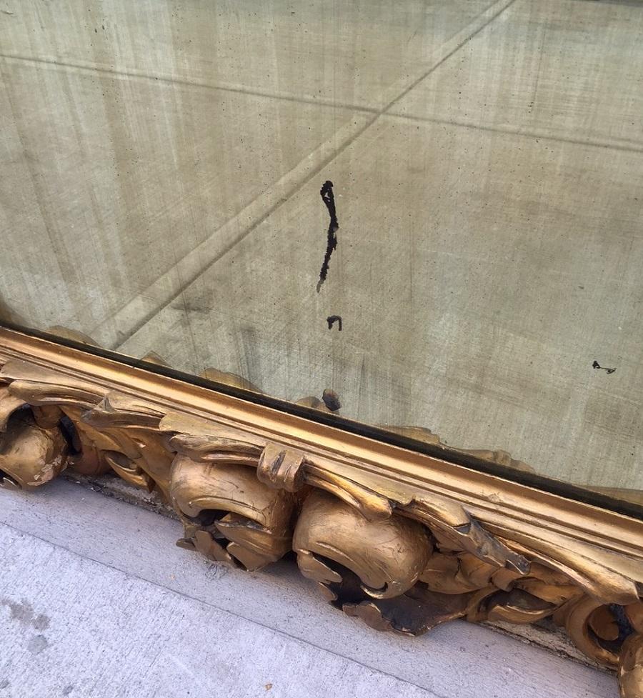 Doré Miroir de style rococo en bois doré du XIXe siècle en vente