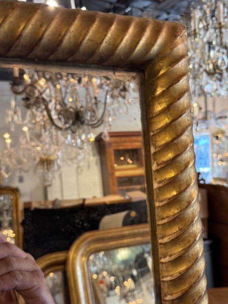 Legno dorato Specchio di transizione in legno dorato del XIX secolo in vendita