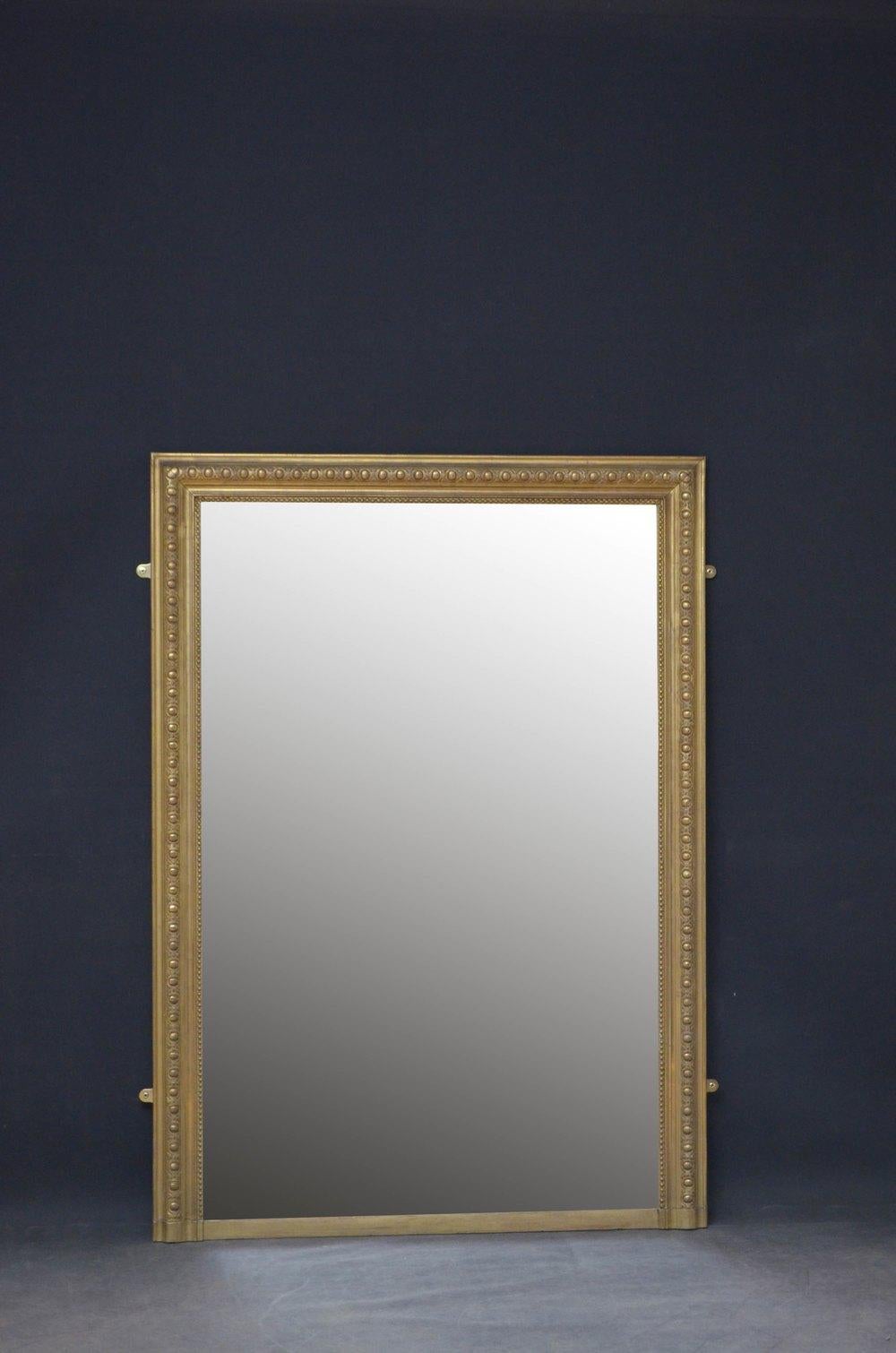 J00 Gran espejo de pared dorado del siglo XIX, con cristal de repuesto en marco rectangular moldurado y tallado. Este espejo antiguo conserva el dorado original, con el cristal y el respaldo sustituidos. Todo en perfecto estado. c1870
H60.5