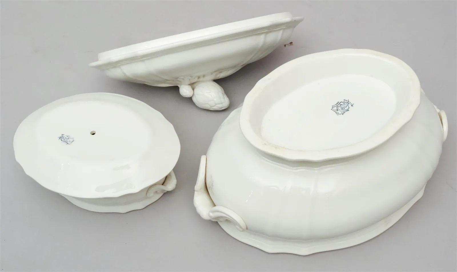 19th Century Ginori Armorial Porcelain Serving Pieces Platters and Tureen For Sale 2