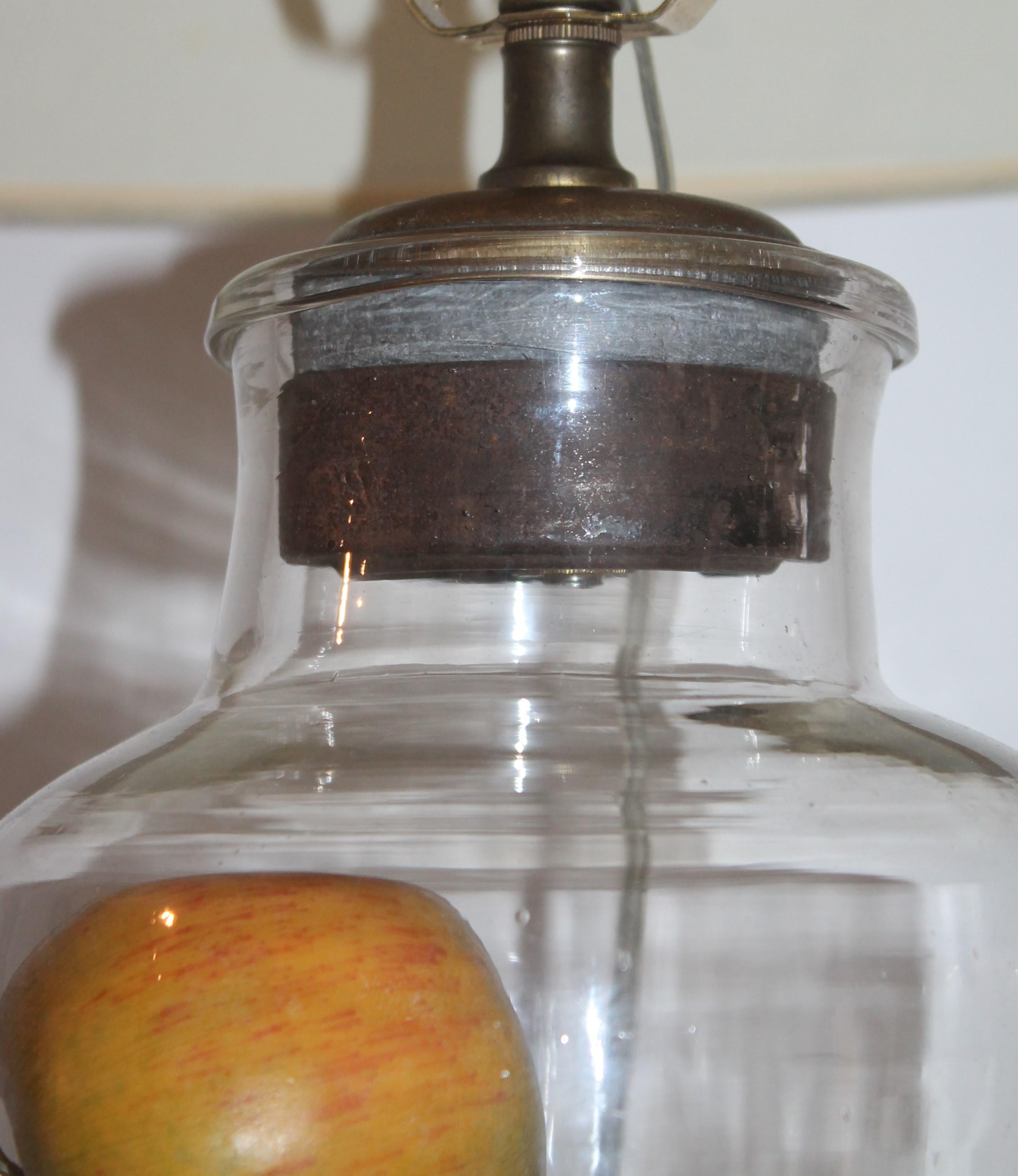 Verre Lampe bocal en verre soufflé à la main du XIXe siècle avec abat-jour en lin en vente