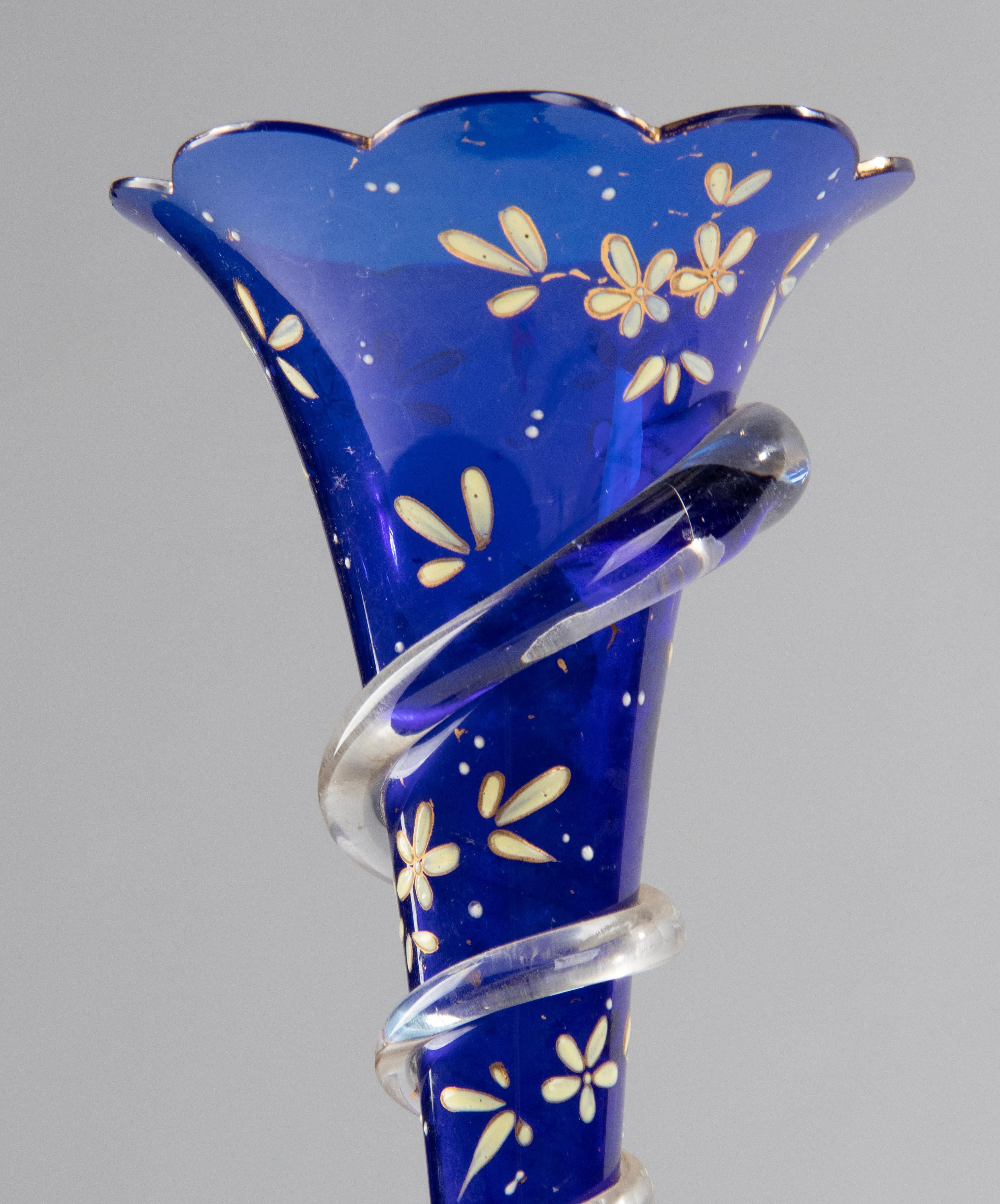 Fin du XIXe siècle Vase en verre peint du 19ème siècle sur pied en marbre en vente