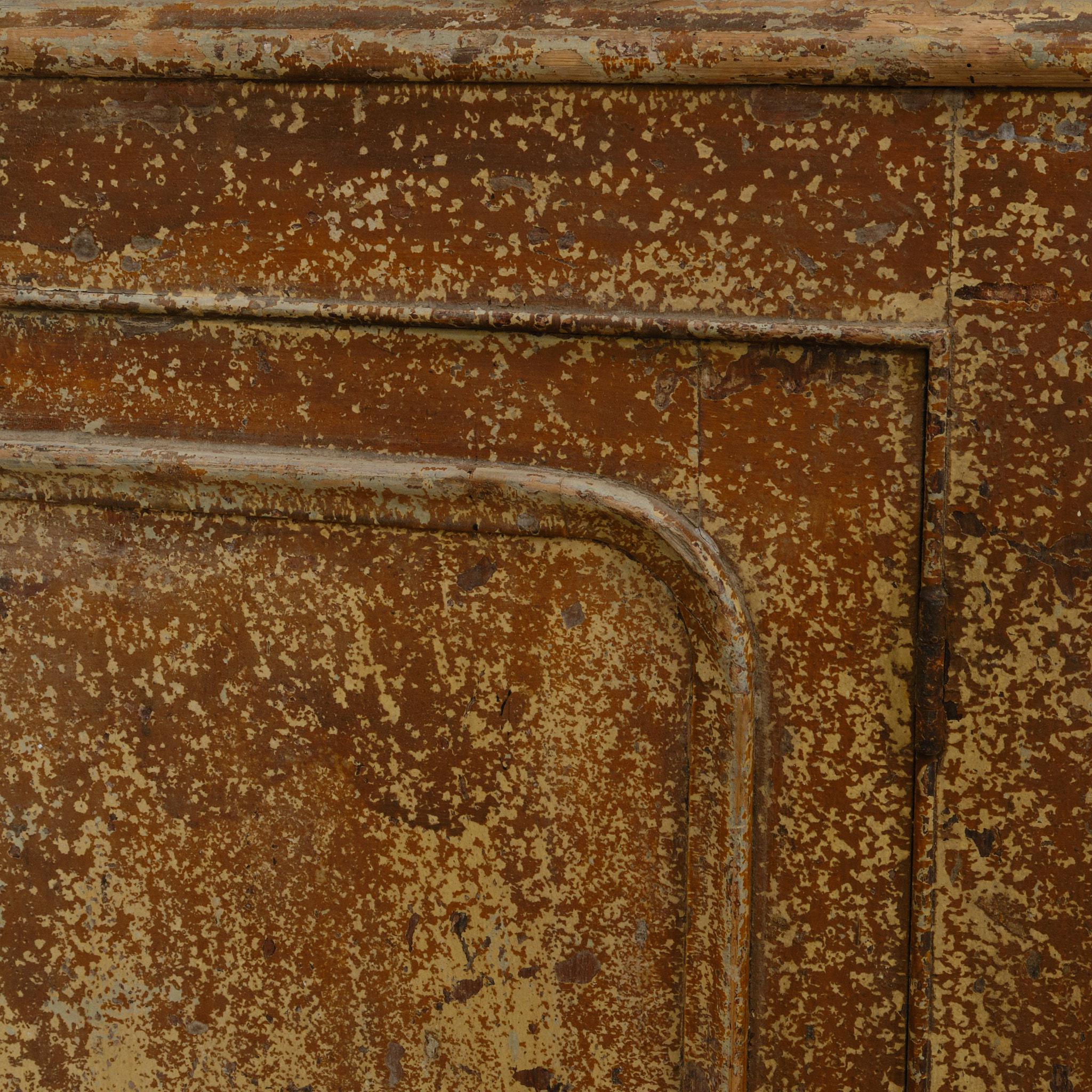 Armoire émaillée du 19ème siècle en peinture en vente 4
