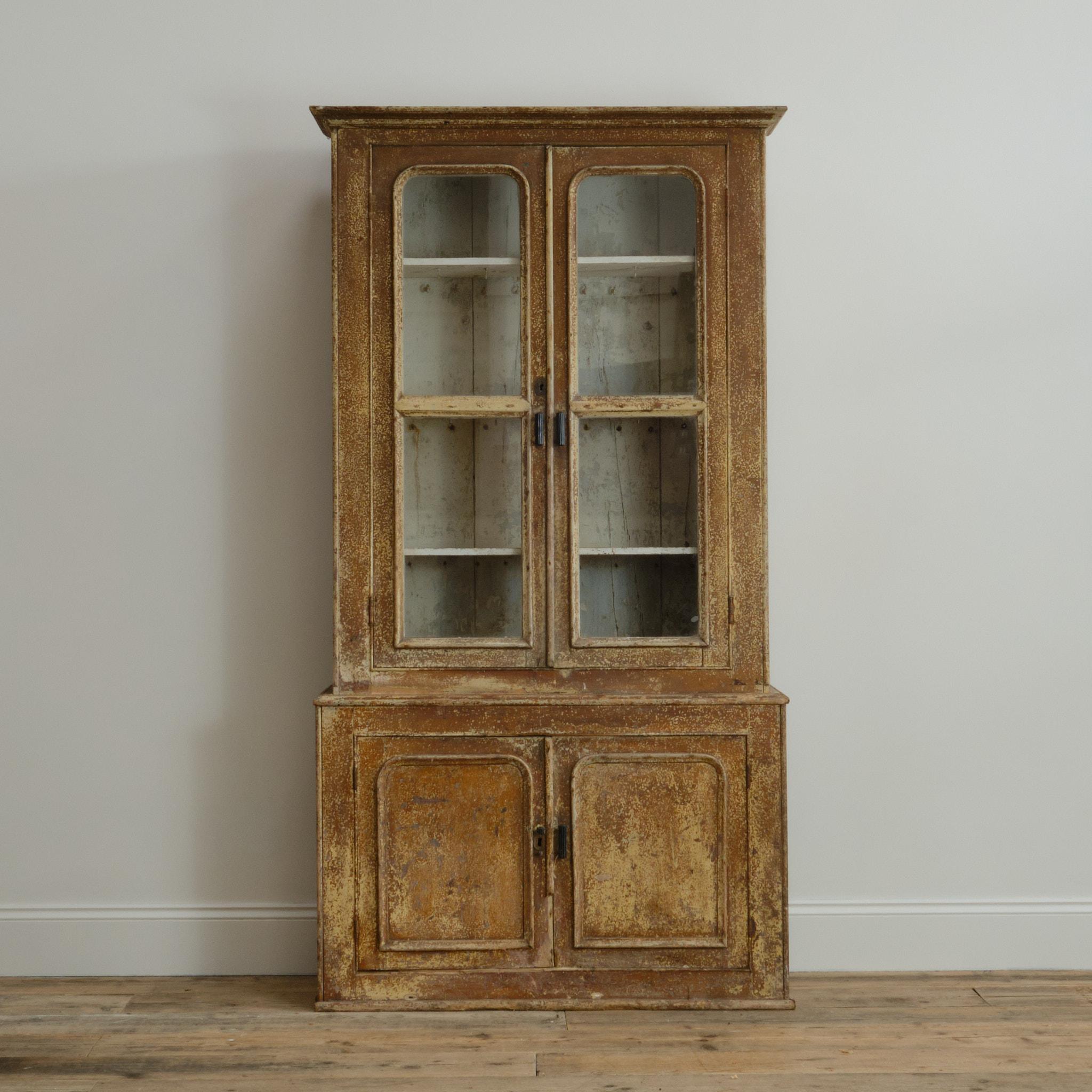 Victorien Armoire émaillée du 19ème siècle en peinture en vente