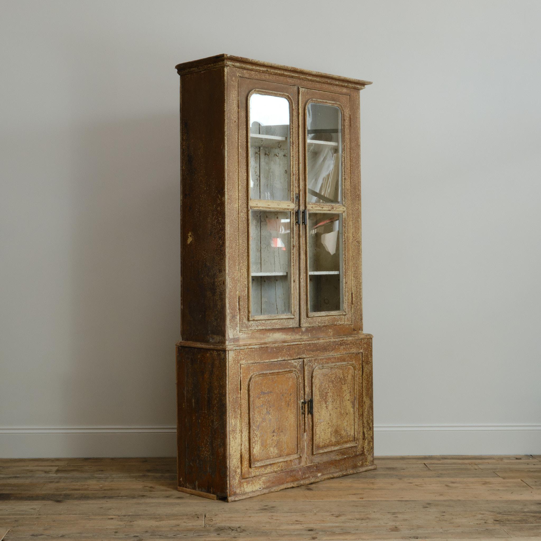 Pin Armoire émaillée du 19ème siècle en peinture en vente