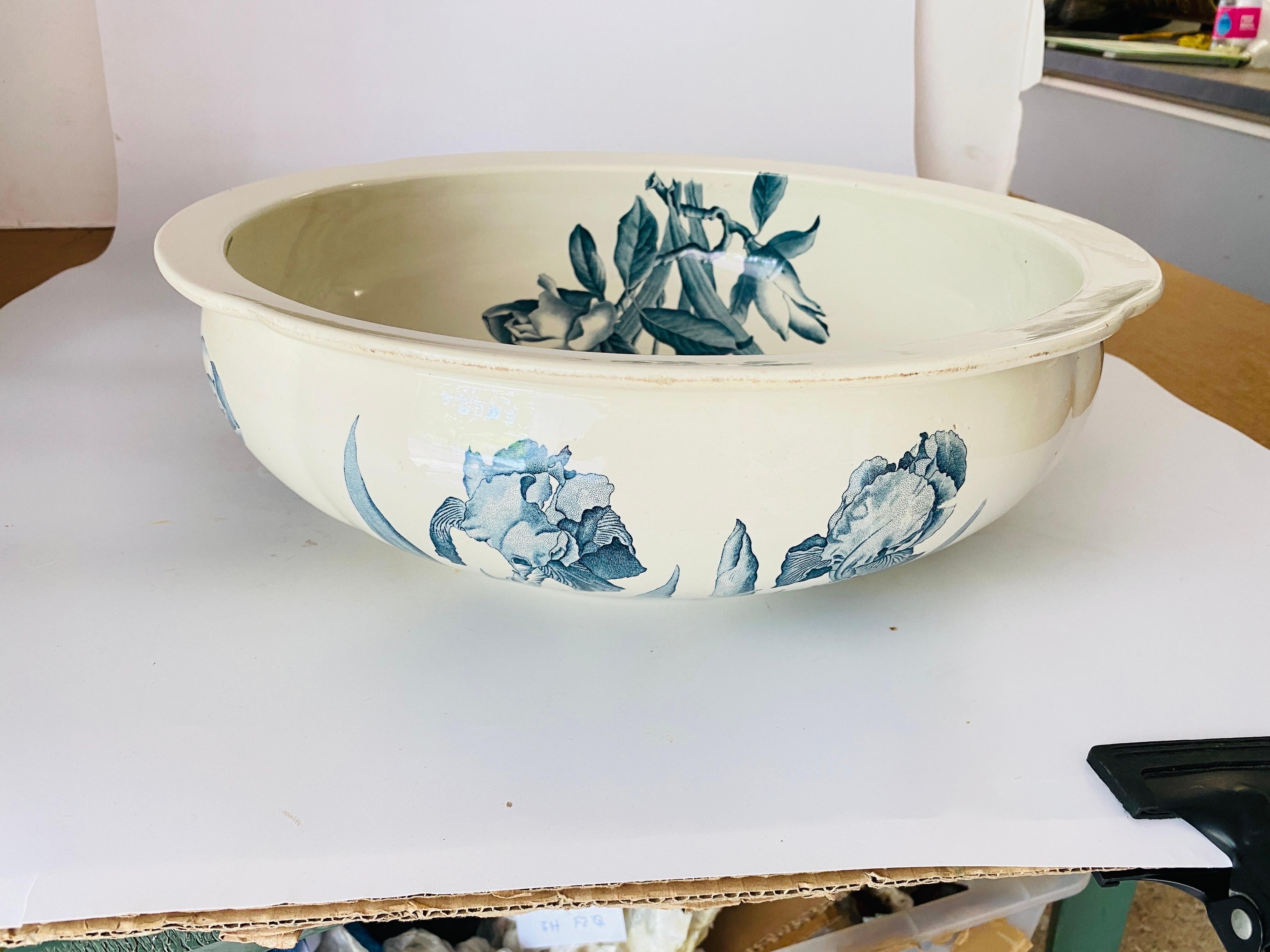 19th Century Glazed Large Ceramic Basin by Magnolia B.F.K For Sale 4