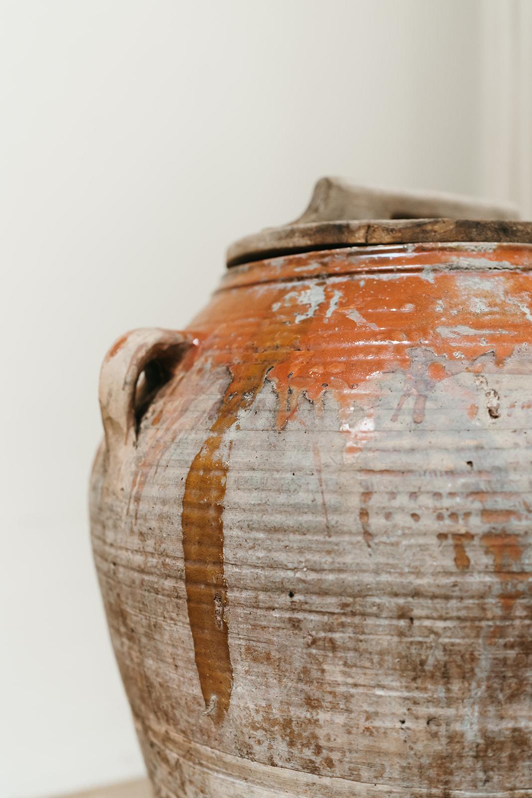 19. Jahrhundert glasierter Terrakotta-Olivenölkrug/-urne  im Angebot 7
