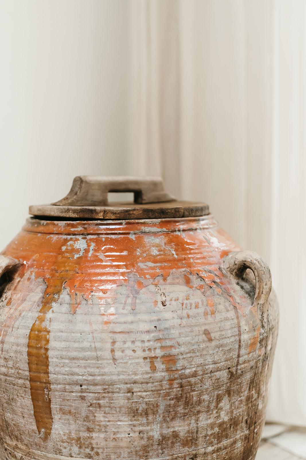 19. Jahrhundert glasierter Terrakotta-Olivenölkrug/-urne  (Spanisch) im Angebot
