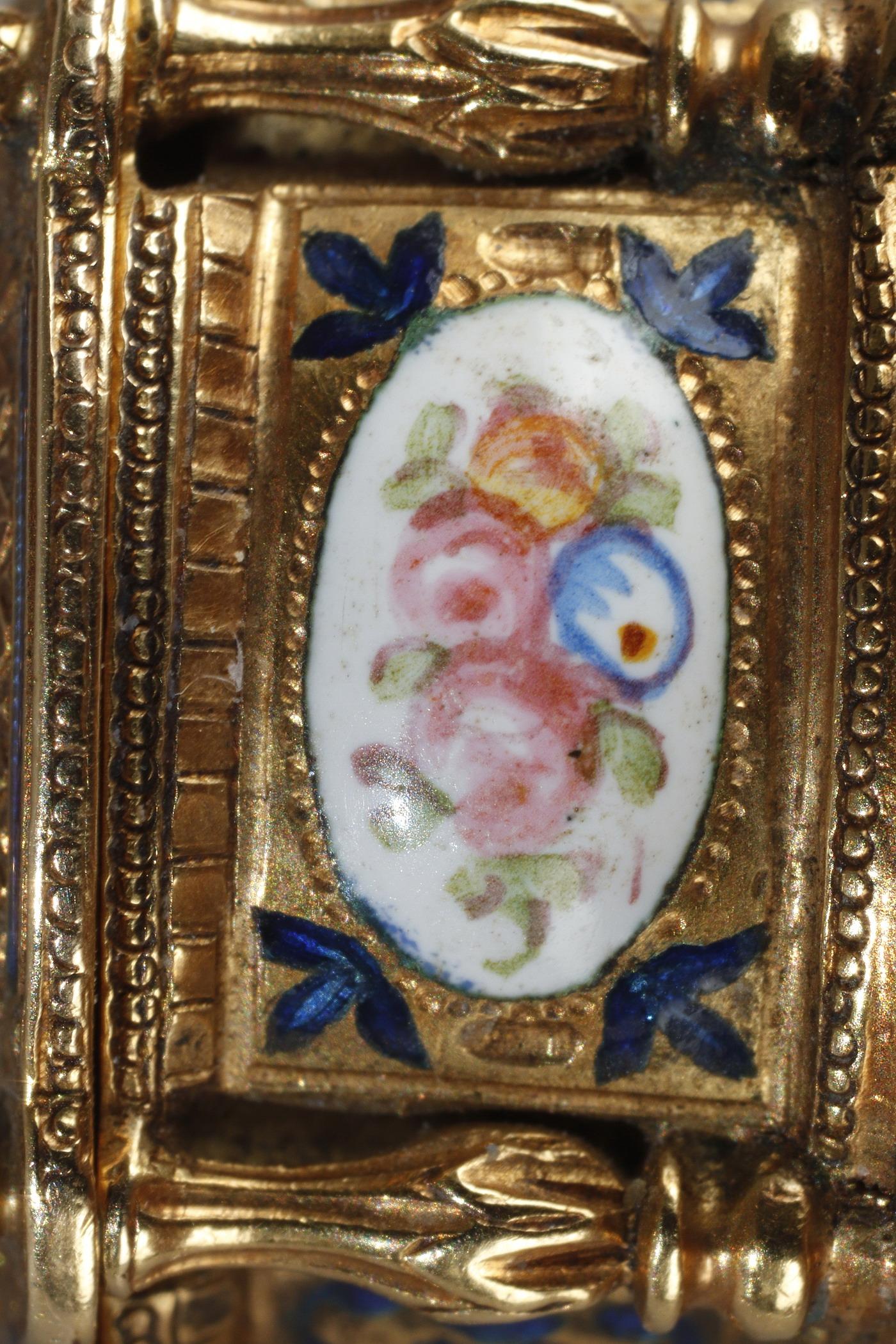 19th Century Gold and Enamel Box Pendant For Sale 6