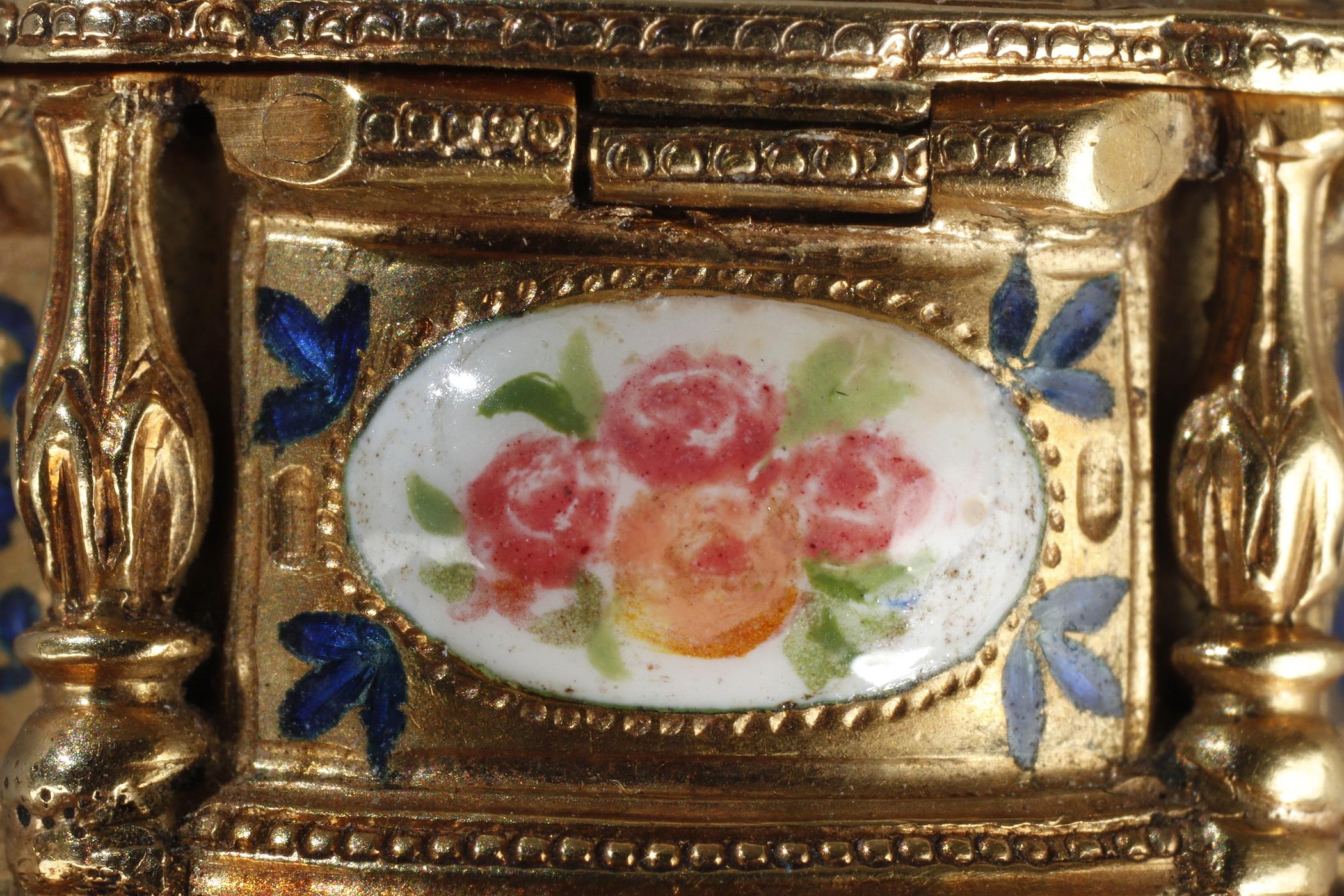 19th Century Gold and Enamel Box Pendant For Sale 7