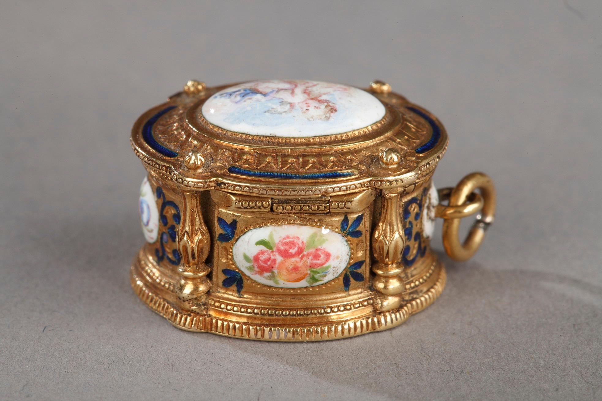19th Century Gold and Enamel Box Pendant In Good Condition For Sale In Paris, FR