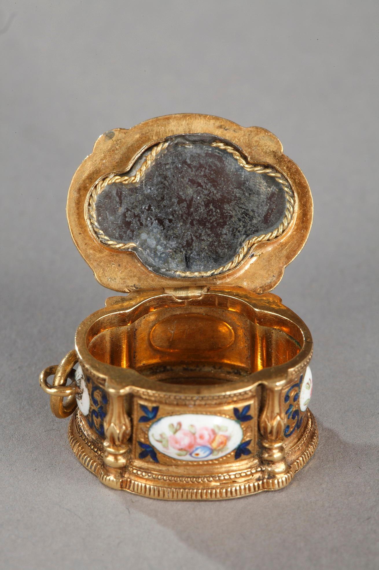 19th Century Gold and Enamel Box Pendant For Sale 1