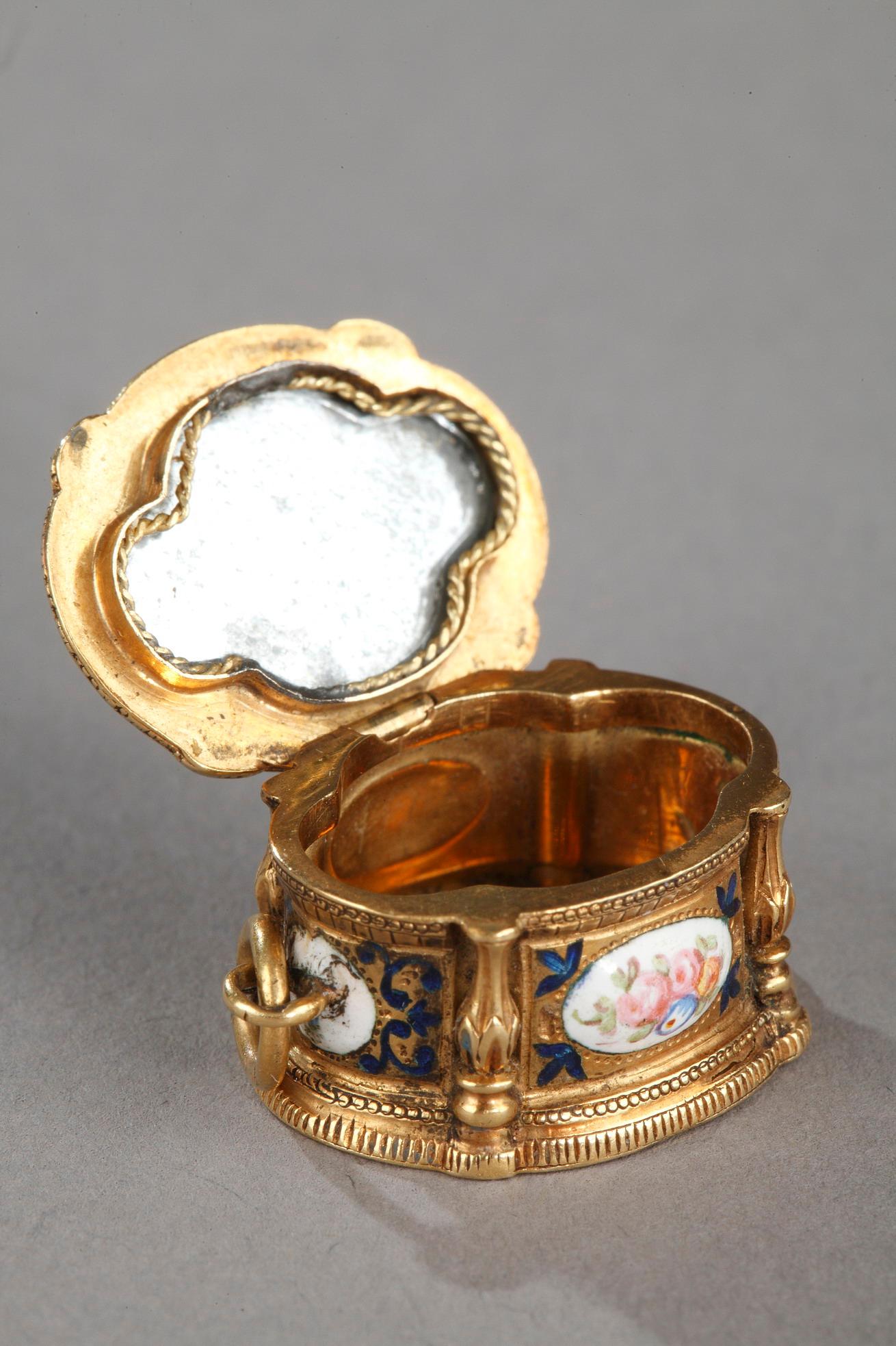 19th Century Gold and Enamel Box Pendant For Sale 2