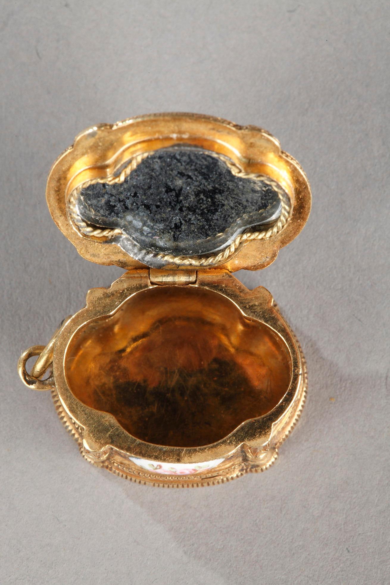 19th Century Gold and Enamel Box Pendant For Sale 4