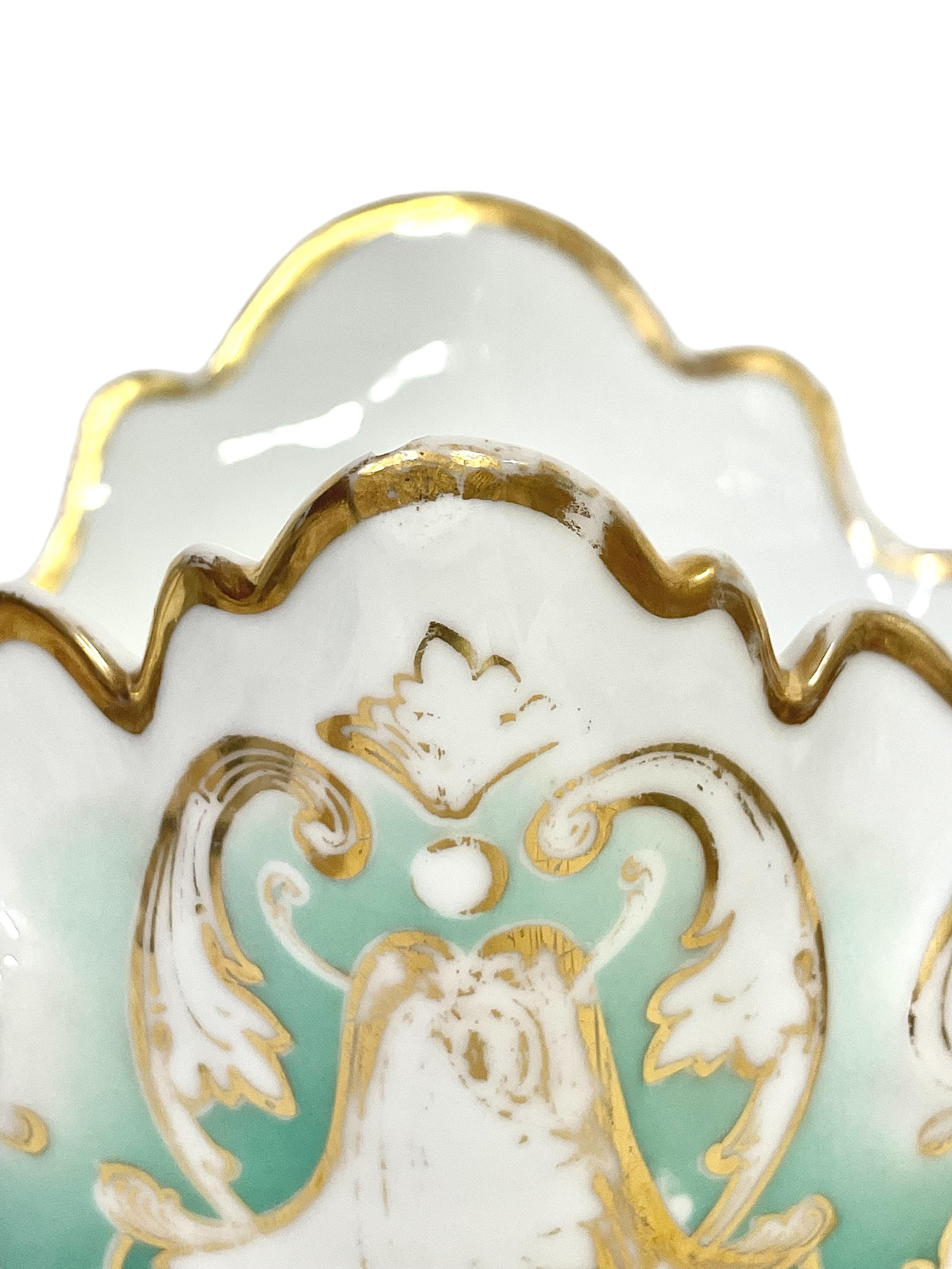 Vaso in porcellana di Parigi del XIX secolo, oro e policromia in vendita 3
