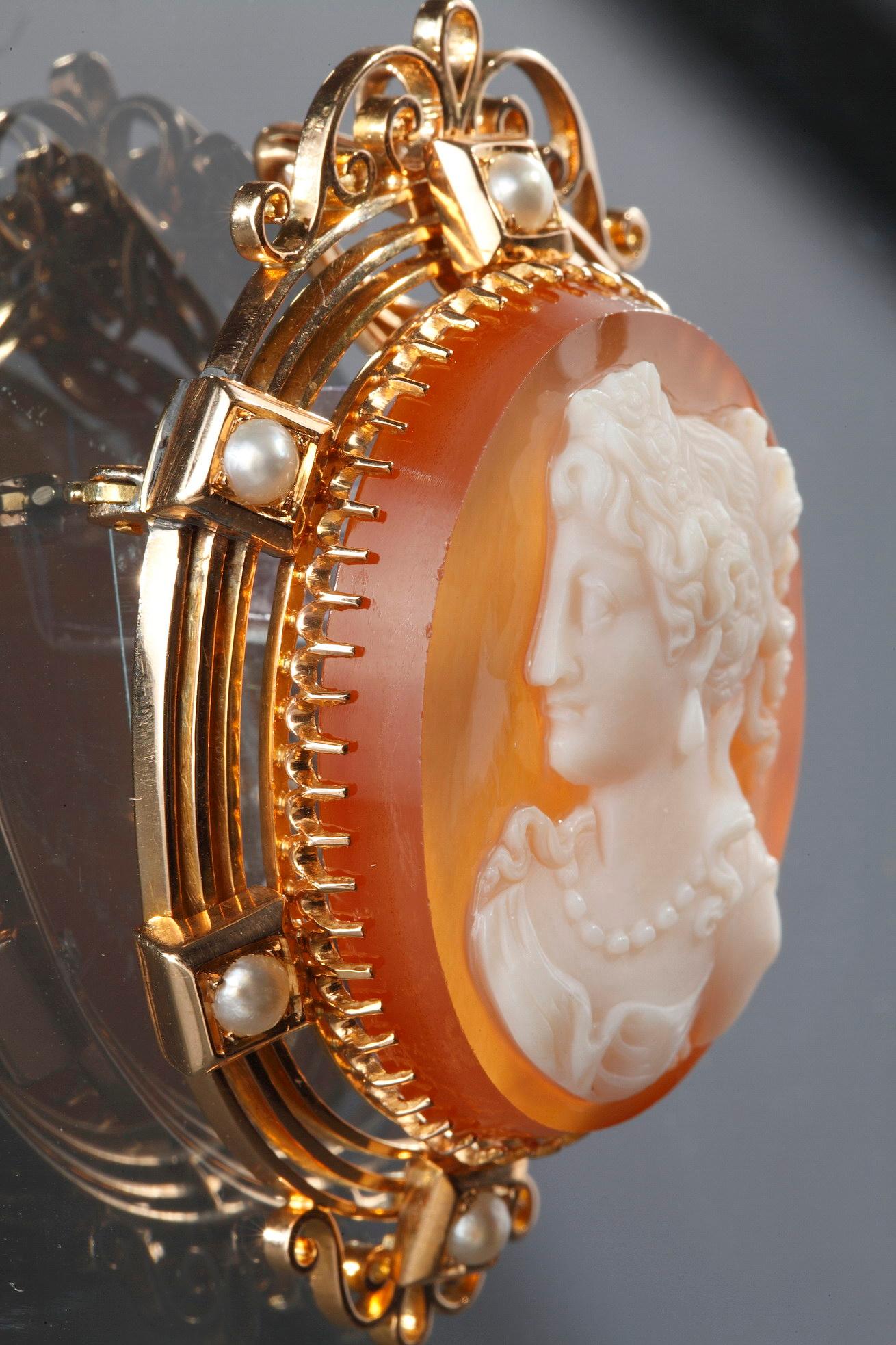 19th Century Gold Brooch, Pendant with Pink Agate Cameo For Sale 1