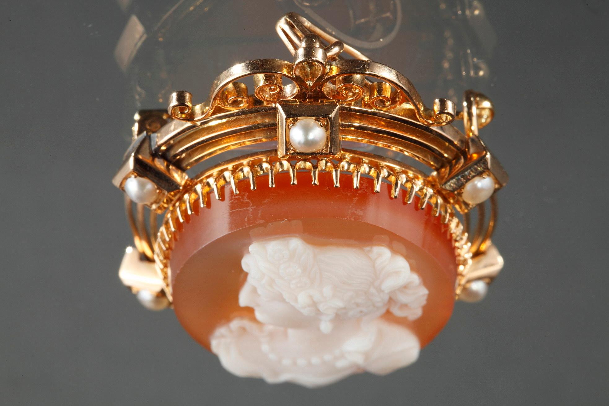 19th Century Gold Brooch, Pendant with Pink Agate Cameo For Sale 2
