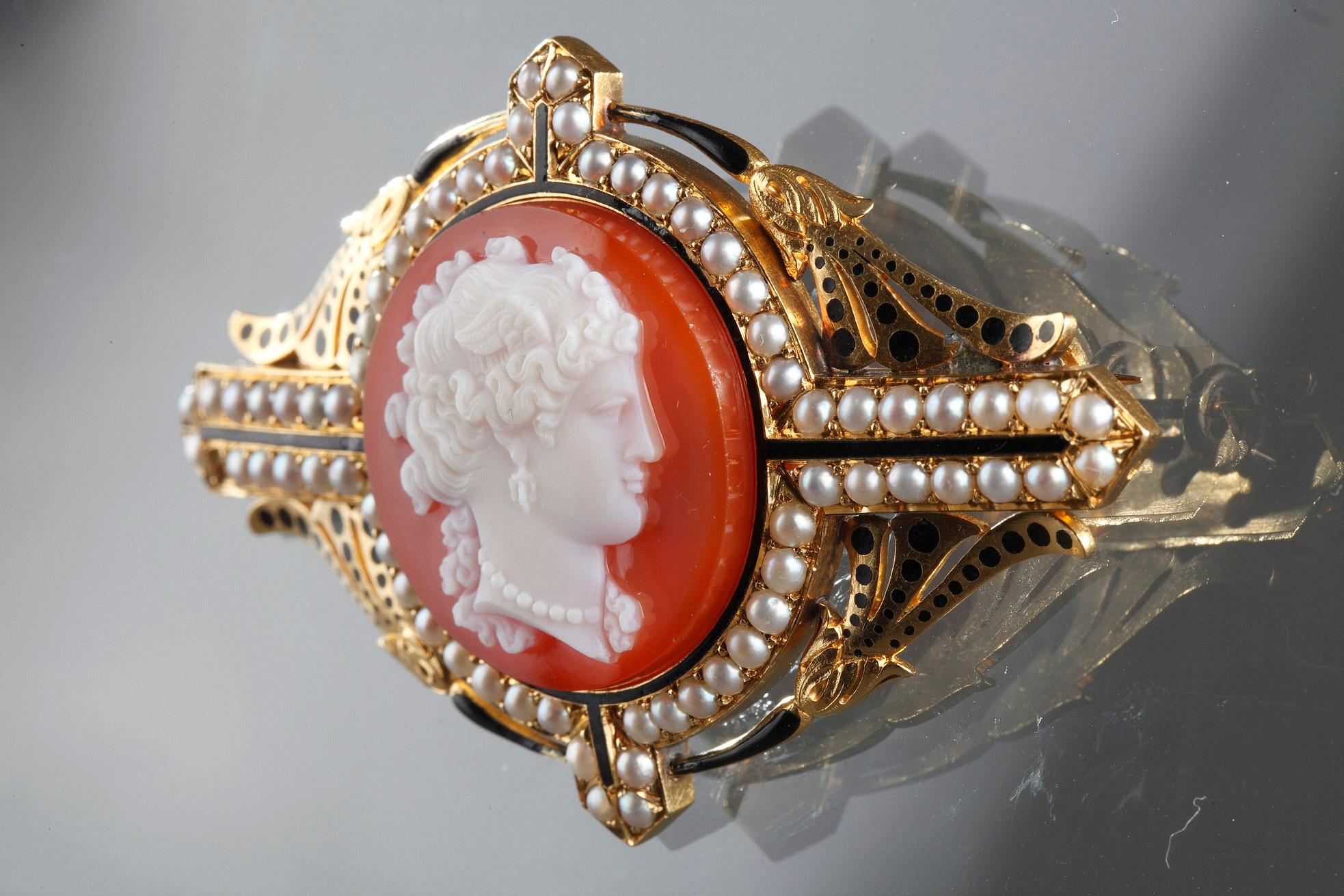 19th Century Gold Cameo Brooch For Sale 6