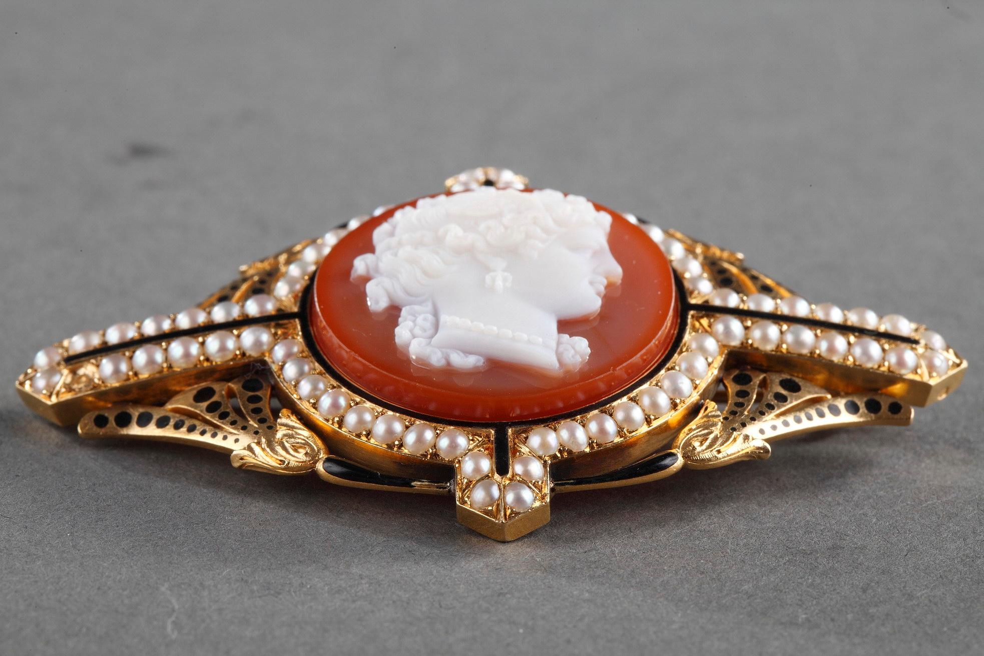 19th Century Gold Cameo Brooch For Sale 8