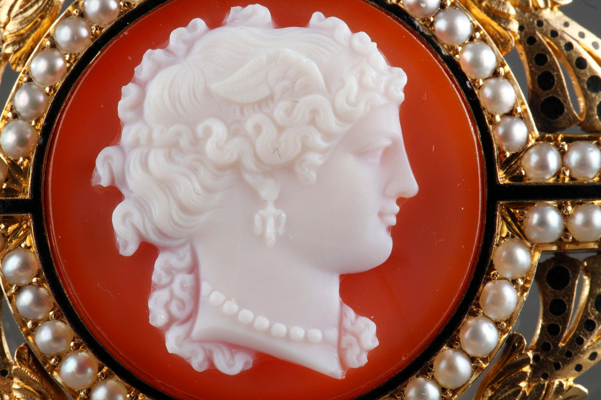 Neoclassico Spilla a cammeo in oro del XIX secolo in vendita